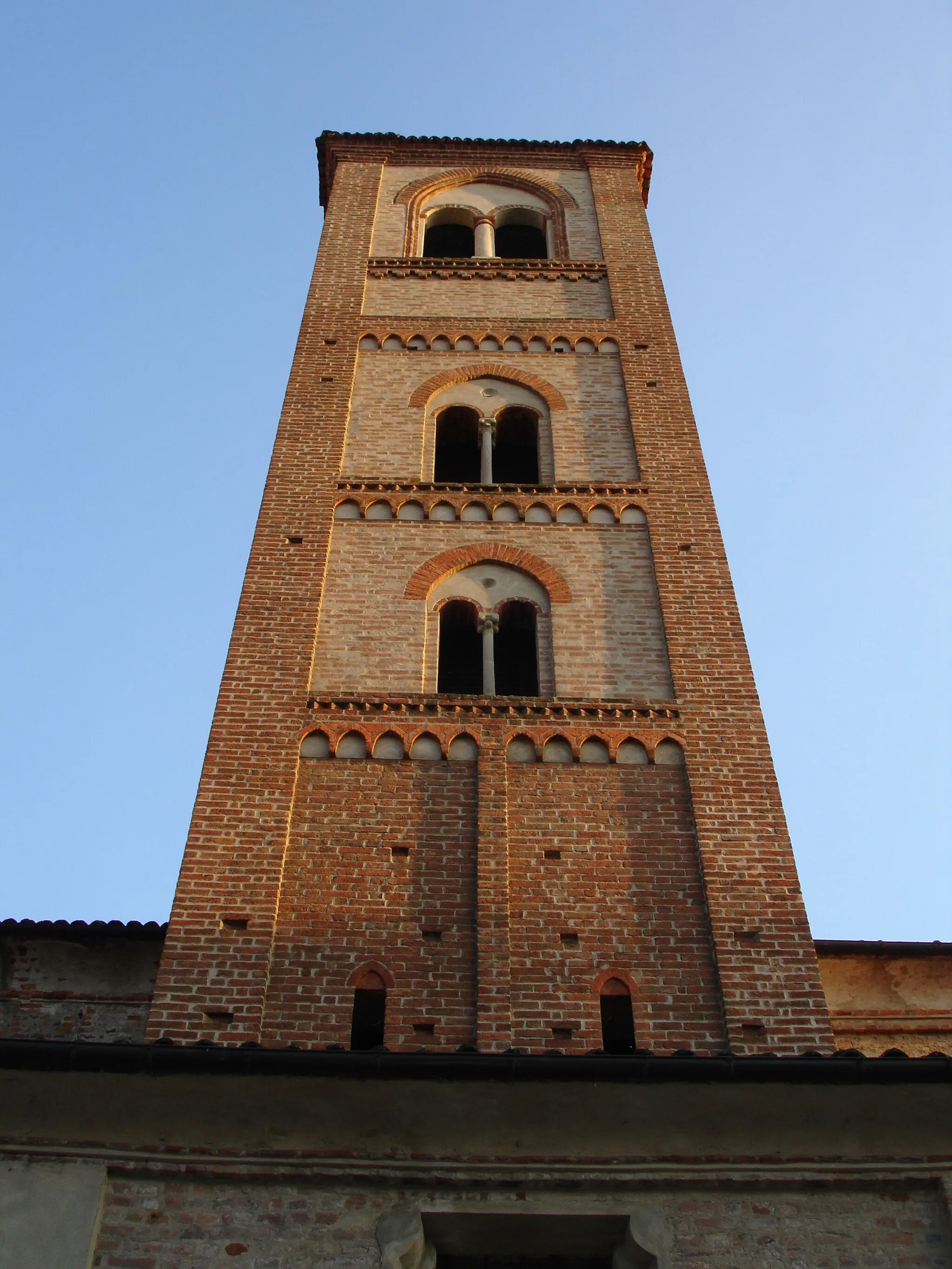 Photo showing: Campanile della chiesa di San Gregorio (Cherasco)