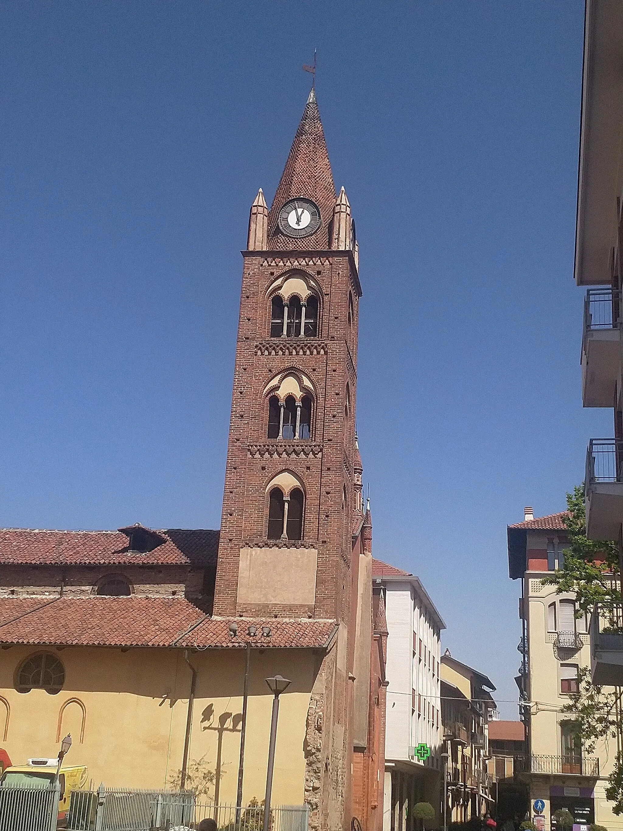 Photo showing: Bell tower of the San Giovanni Battista church in Cirié (Turin, Italy)