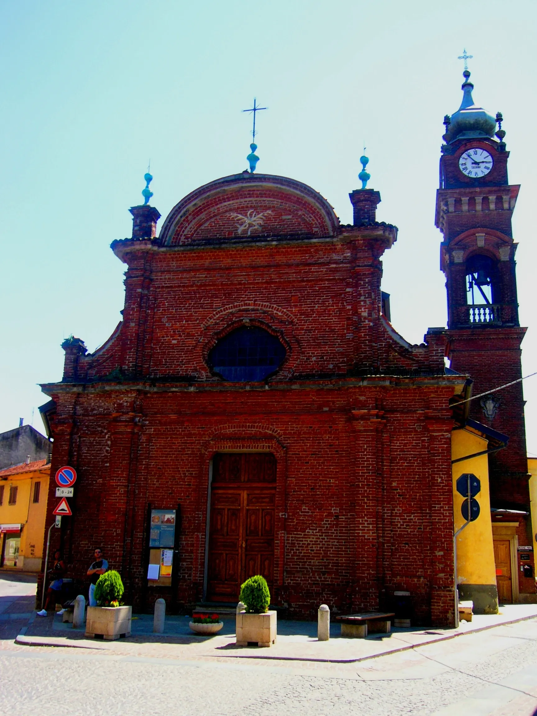 Photo showing: The photo shows a view of San Sebastian Church at Druent (Turin).