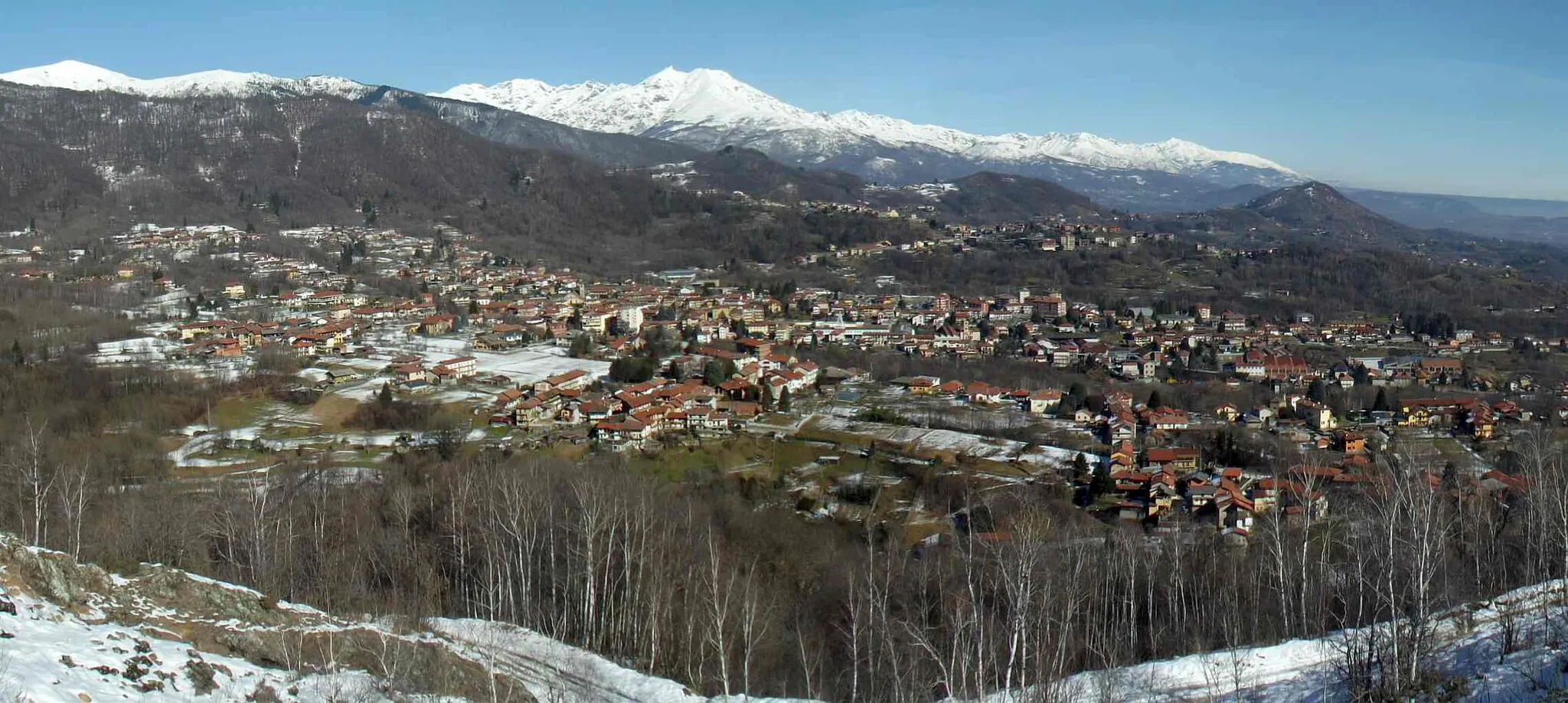 Photo showing: Forno Canavese (TO, Italy): panorama from Val windmill, mount Quinseina in the background