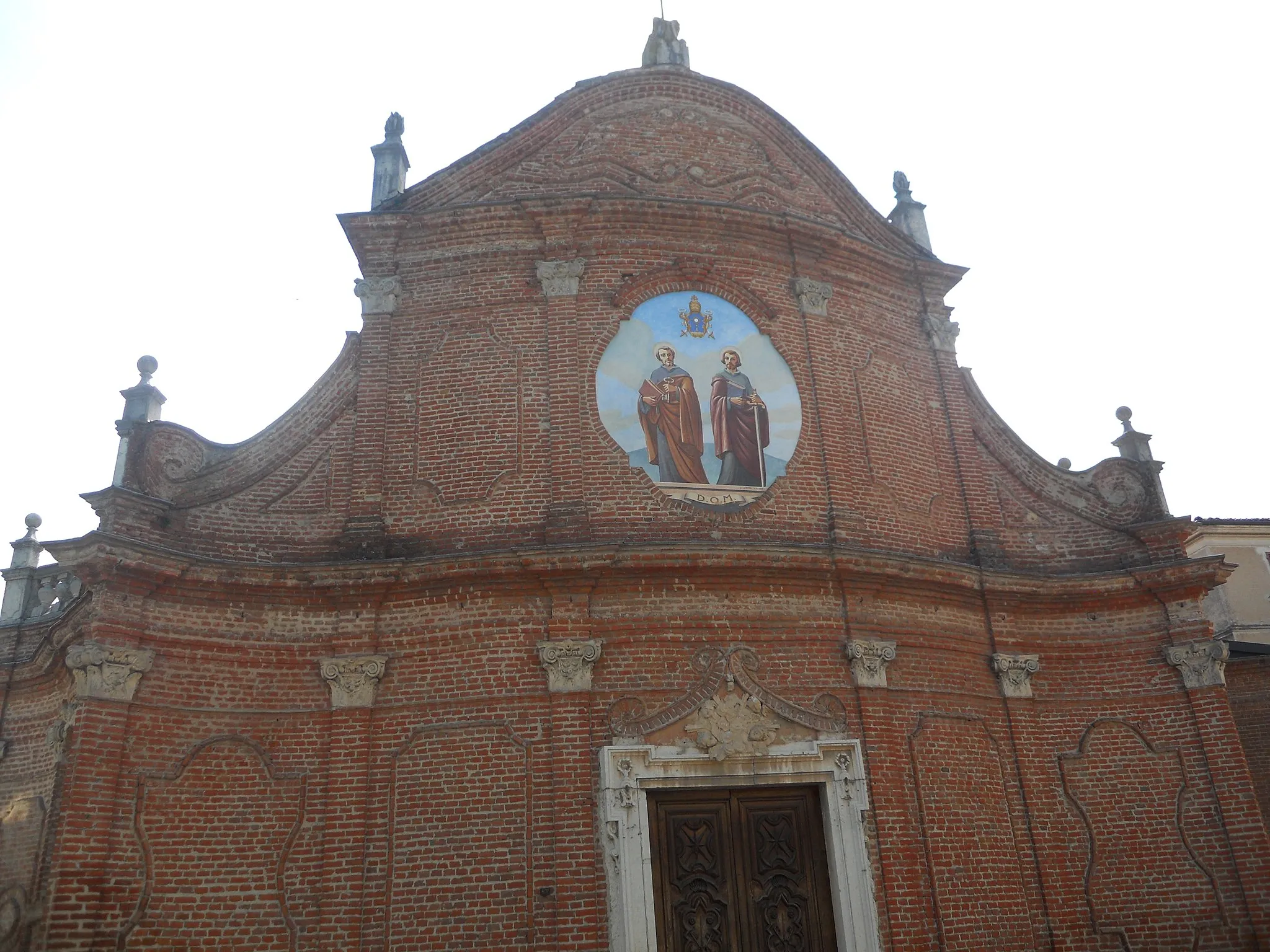 Photo showing: Facciata della Parrocchiale  SS. Pietro e Paolo
