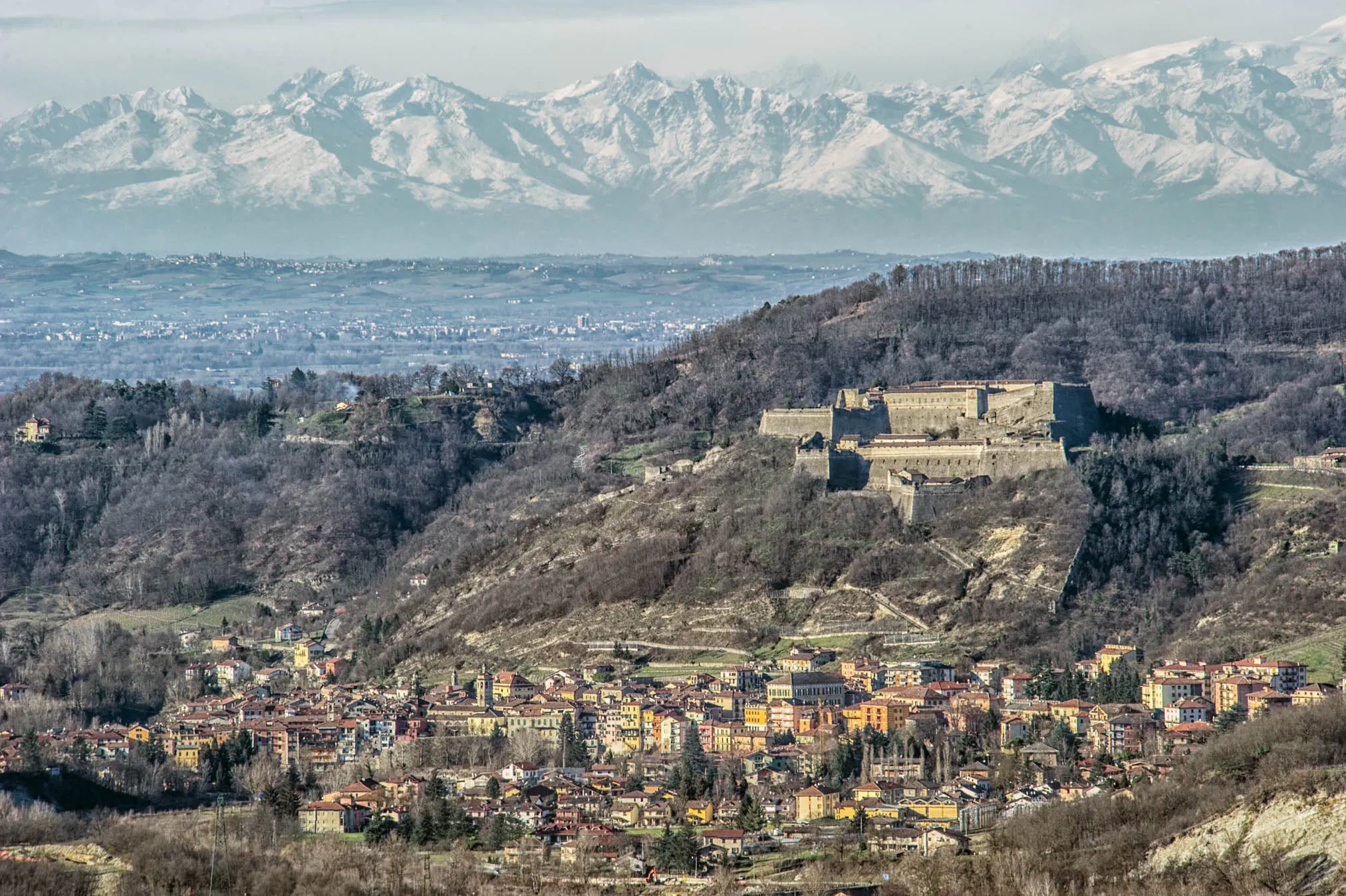 Photo showing: Panorama di Gavi visto da Carrosio