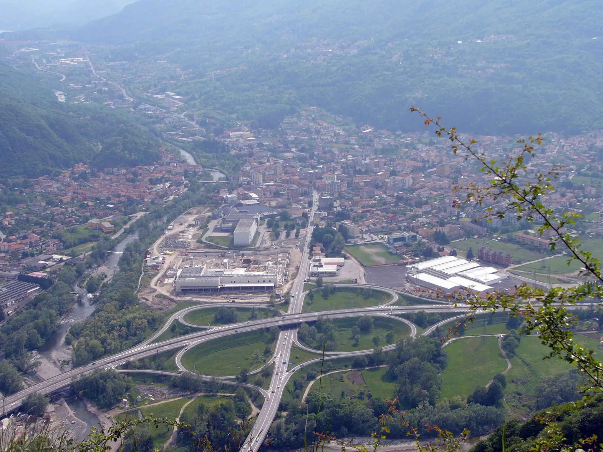Photo showing: Panoramic View of Gravellona Toce - Italy taken from the summit of Mont’Orfano