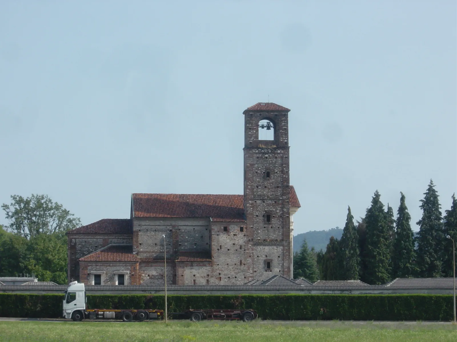 Photo showing: La chiesa di Bovagliano vista lateralmente.