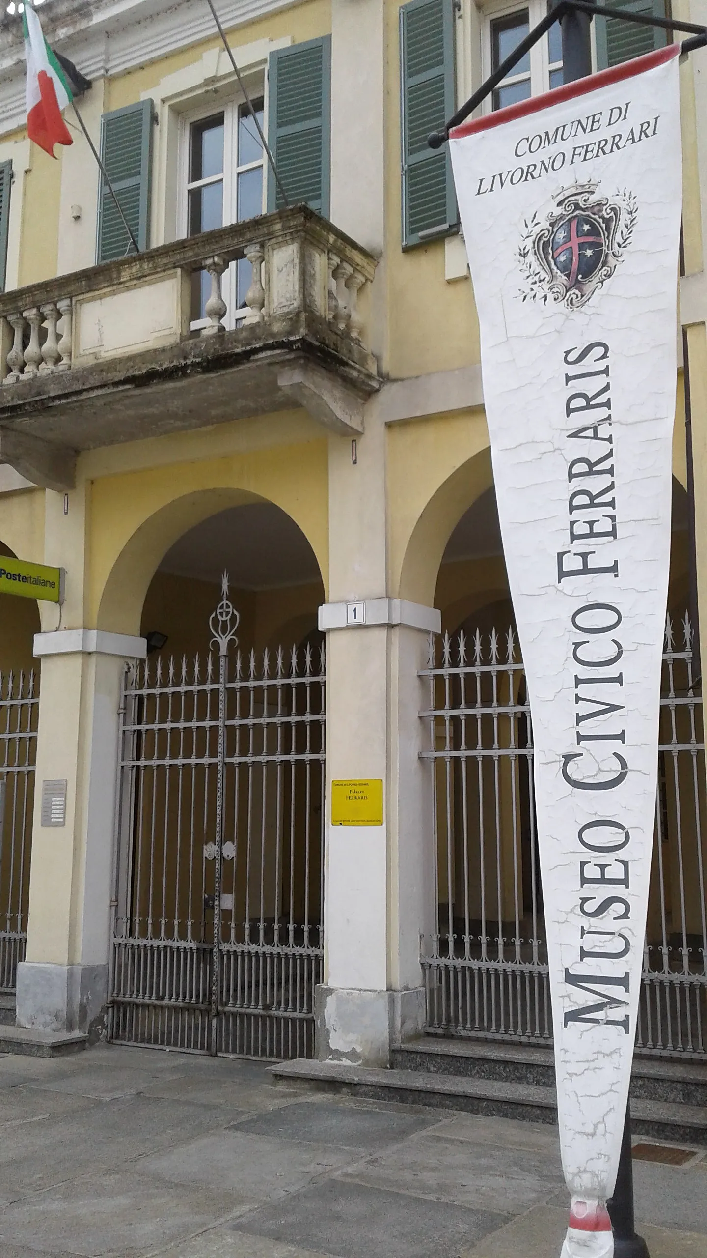 Photo showing: Entrance of the Galileo Ferraris Museum in Livorno Ferraris, Italy
