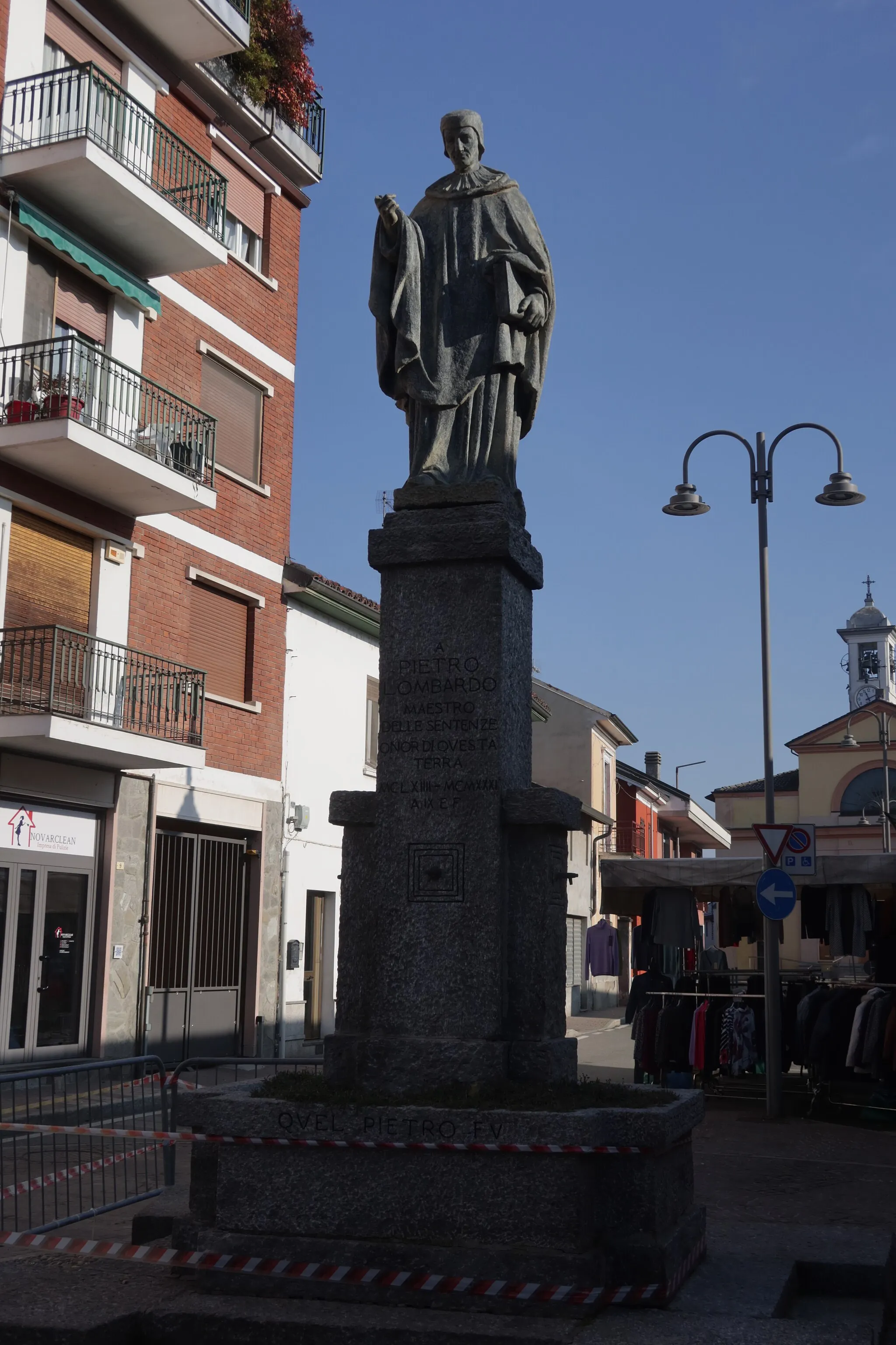 Photo showing: Lumellogno Statua di Pietro Lombardo