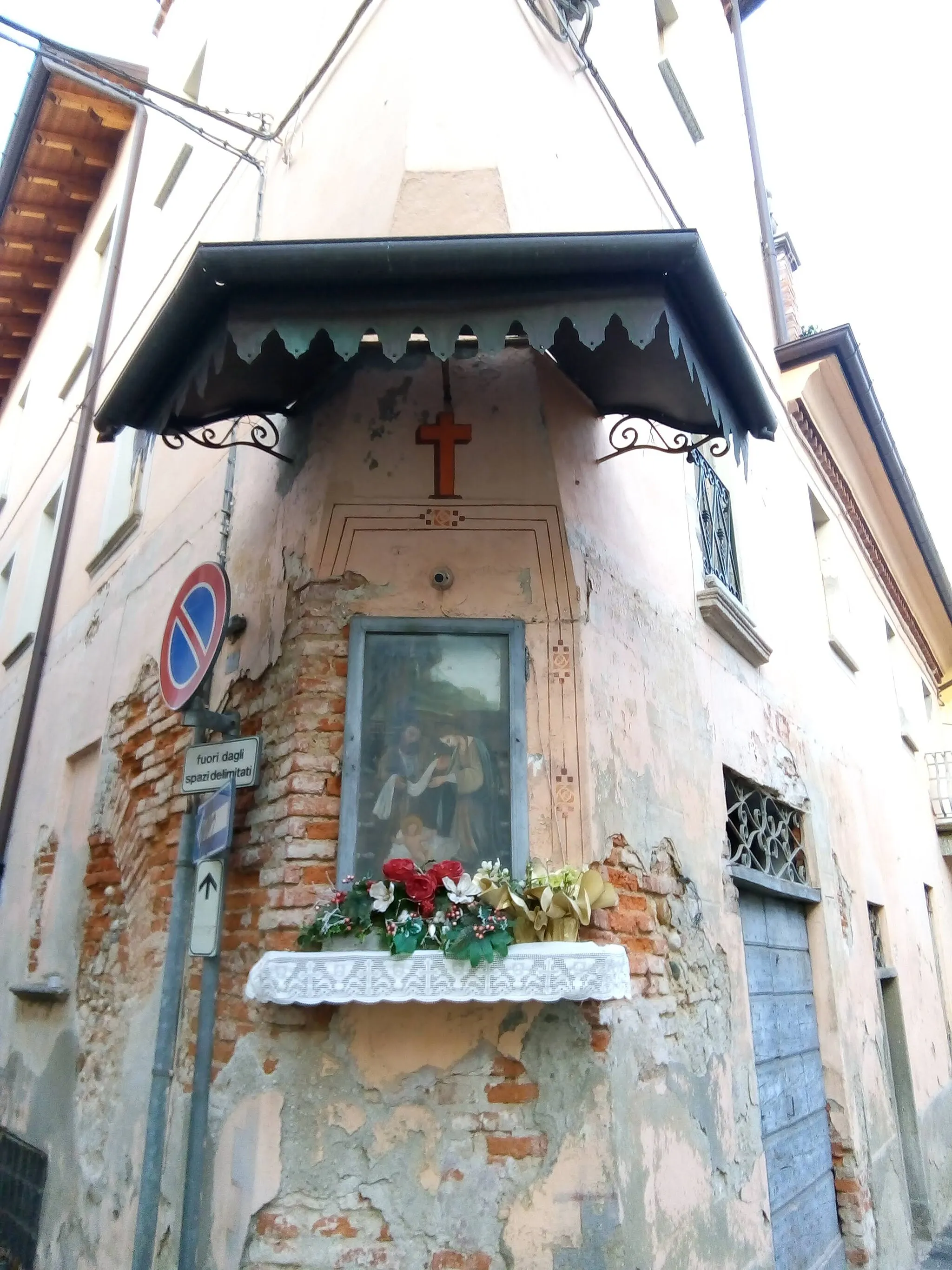 Photo showing: Edicola votiva nel centro storico di Oleggio (NO)