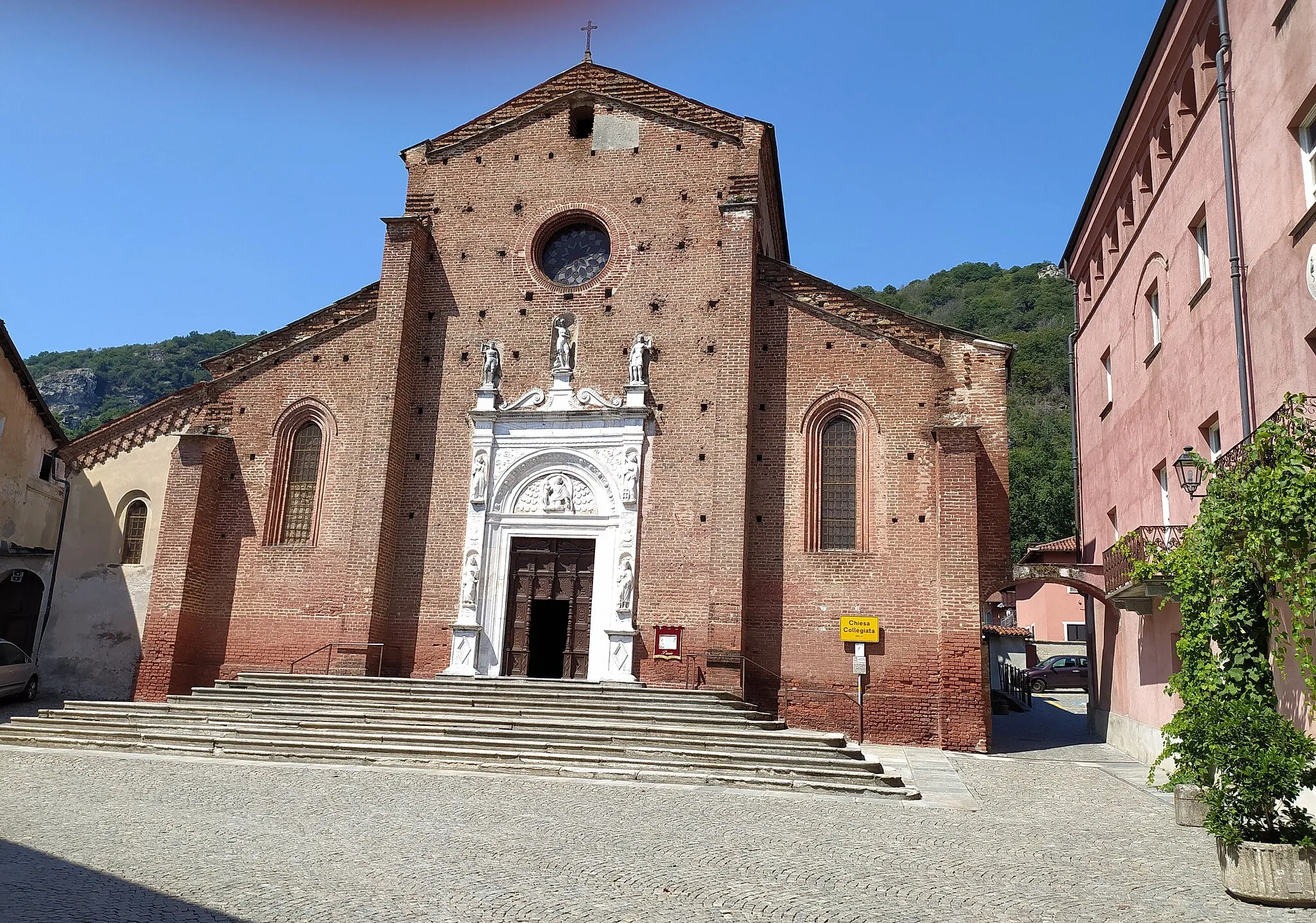 Photo showing: Facciata Collegiata di Revello