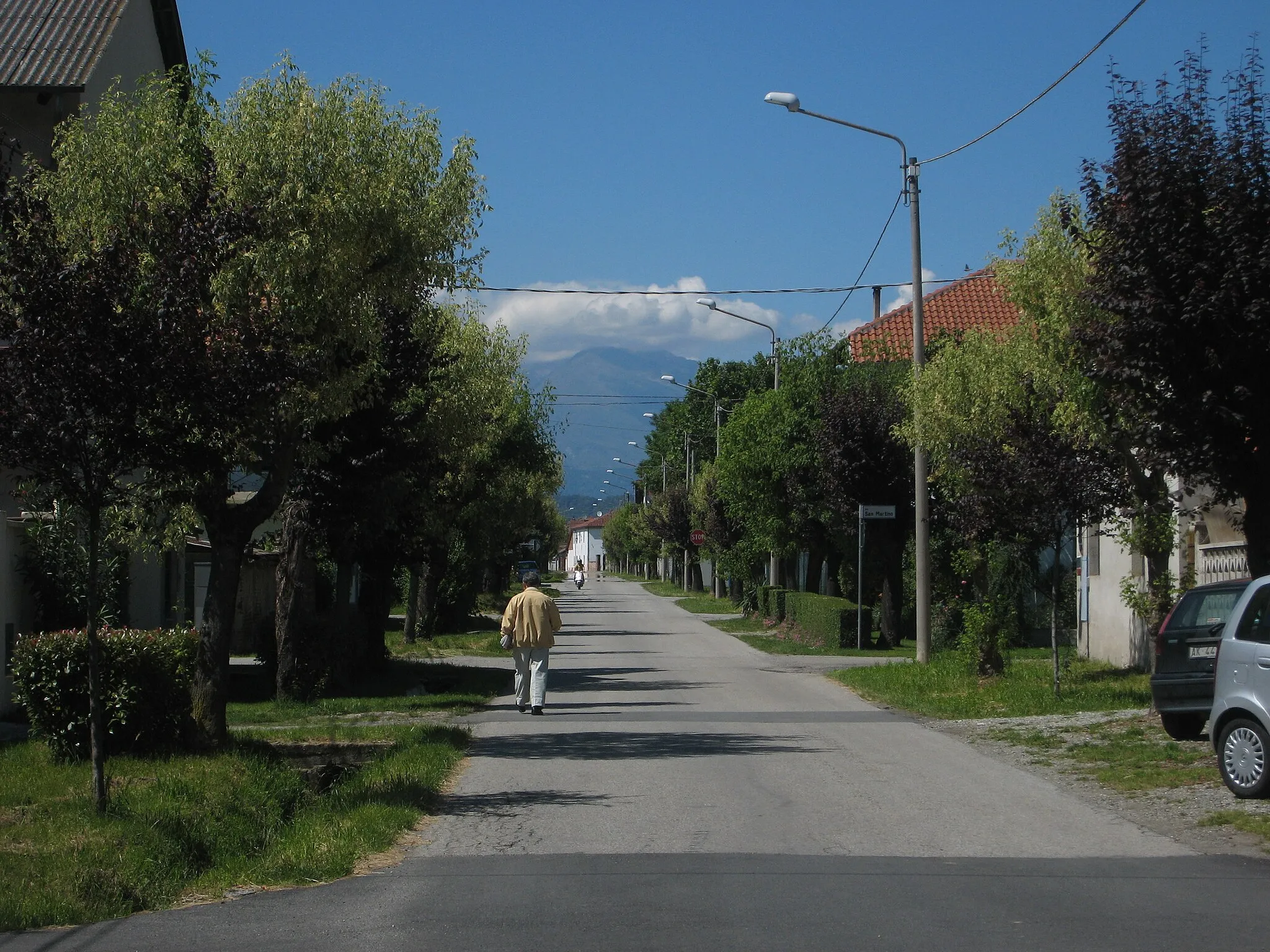 Photo showing: Viale di San Giusto Canavese