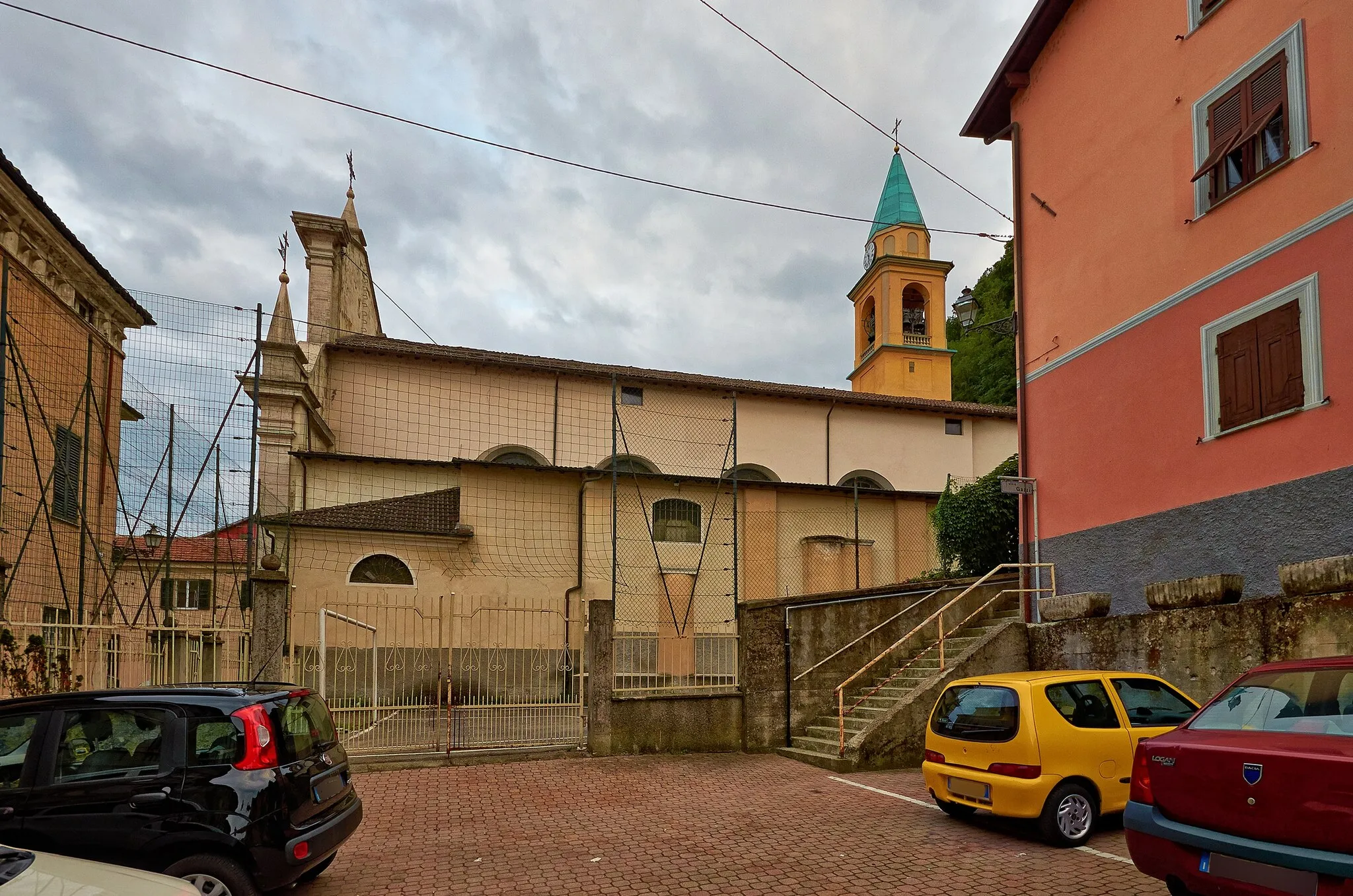 Photo showing: Chiesa, lato nord e campanile