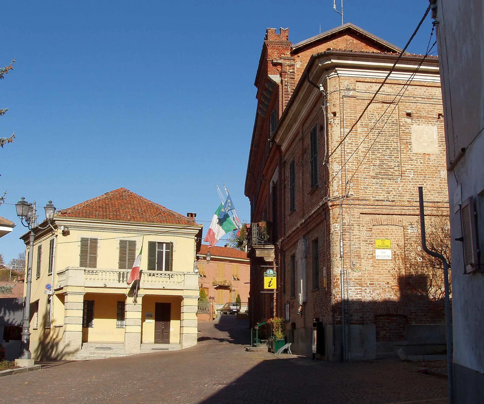 Photo showing: Sommariva del Bosco (CN, Italy): town hall