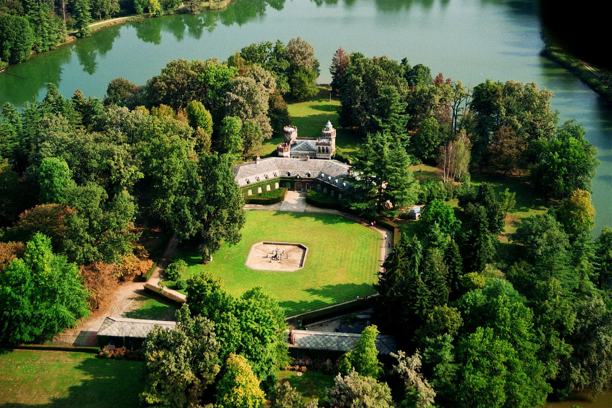 Photo showing: Villa dei Laghi, padiglione di caccia costruito negli anni 60 dell'800 con ingrandimenti novecenteschi.