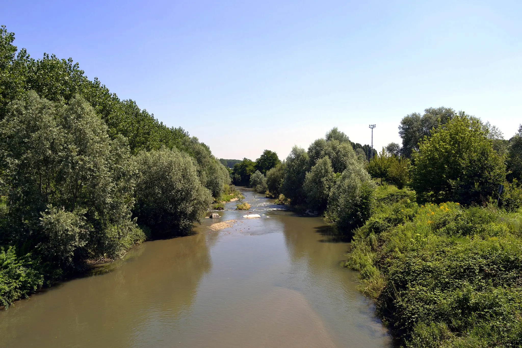 Photo showing: Photo of the river Chisola, taken on the bridge of Via Stupinigi.
