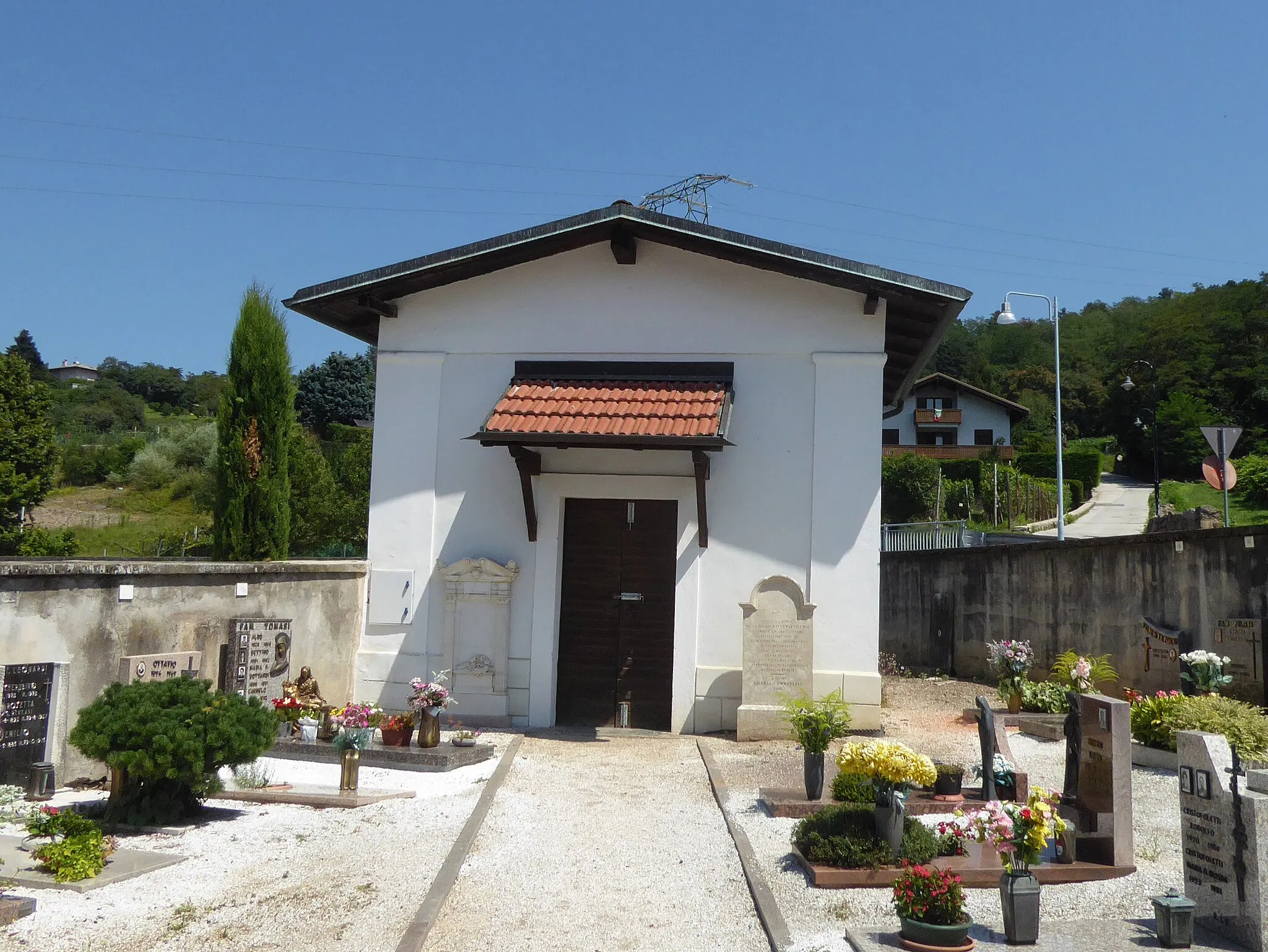 Photo showing: Cemetery chapel of of Meano (Trento, Italy)