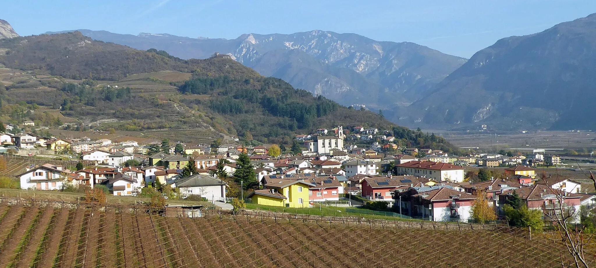 Photo showing: Pomarolo as seen from Piazzo (Villa Lagarina), Trentino, Italy