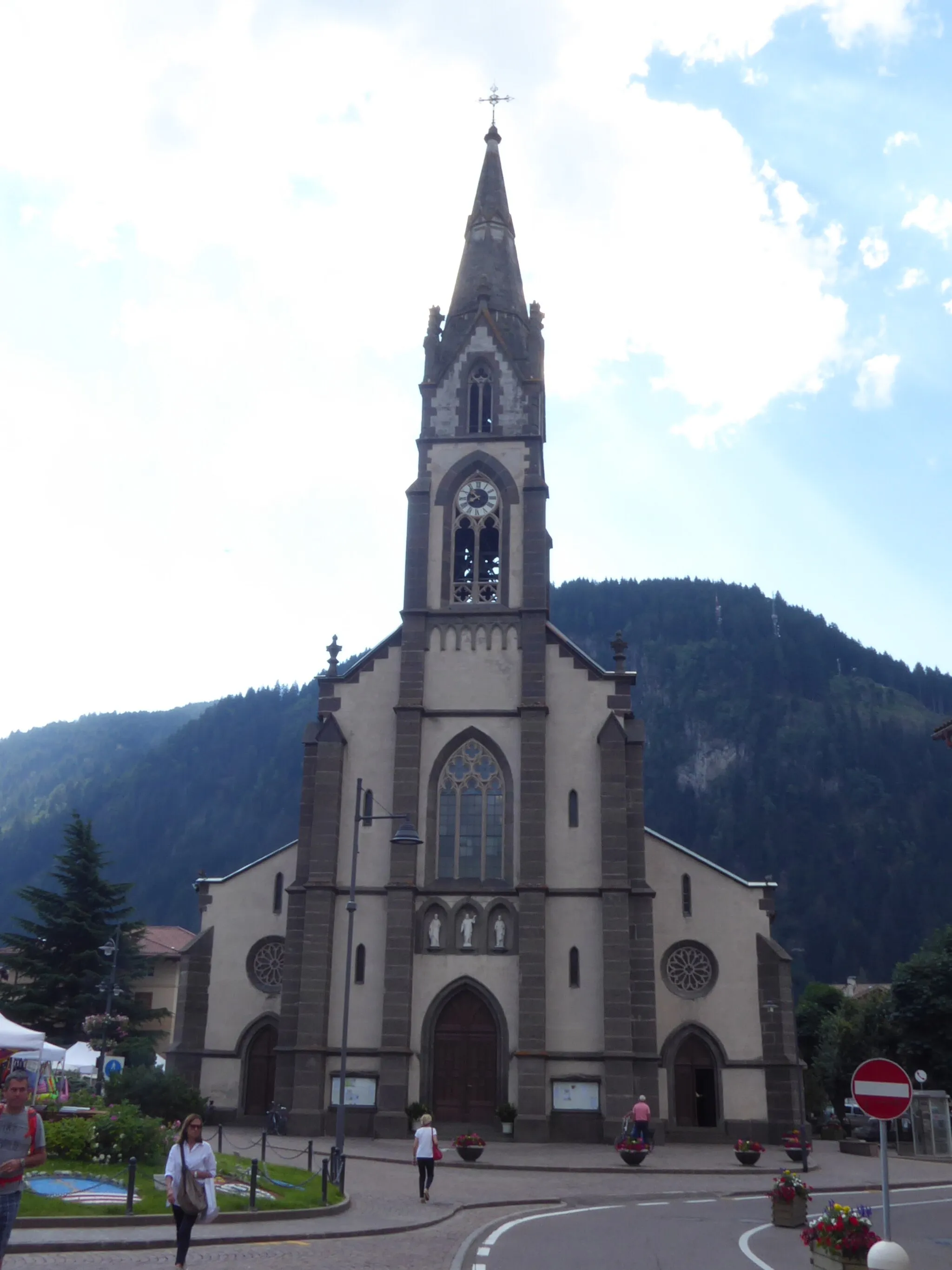 Photo showing: Predazzo (Trentino, Italy), Category:Chiesa arcipretale dei Santi Filippo e Giacomo