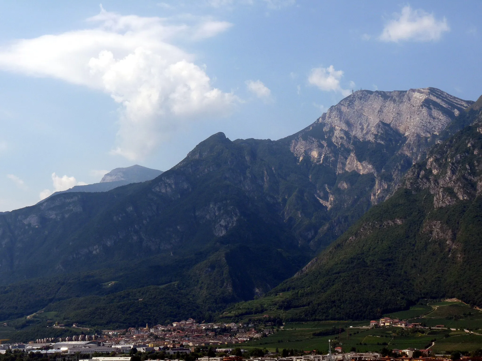 Photo showing: Trento (Italy): Ravina with the Belvedere village on the right, below the mount Bondone