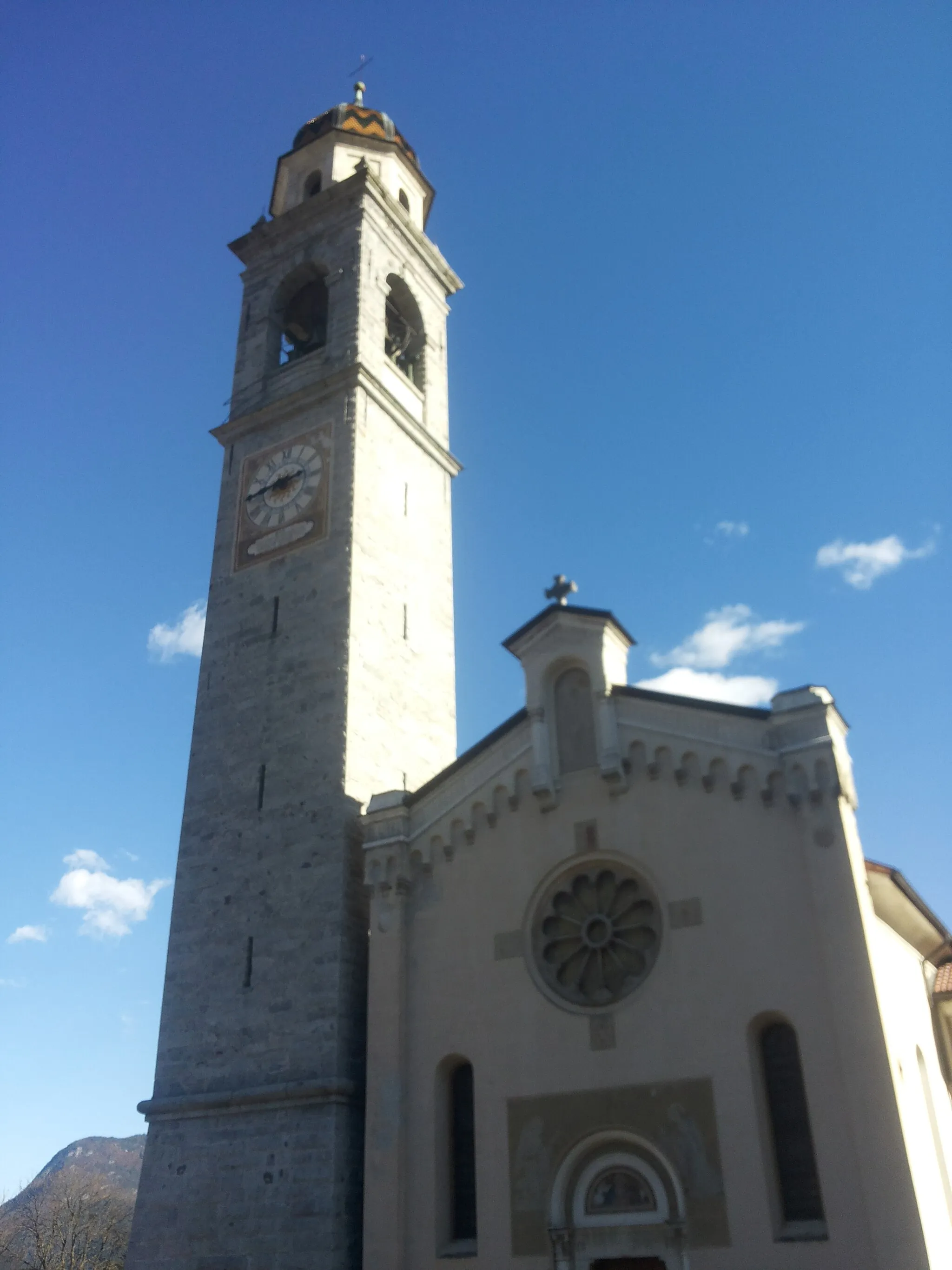 Photo showing: Facciata della pieve di Tione di Trento