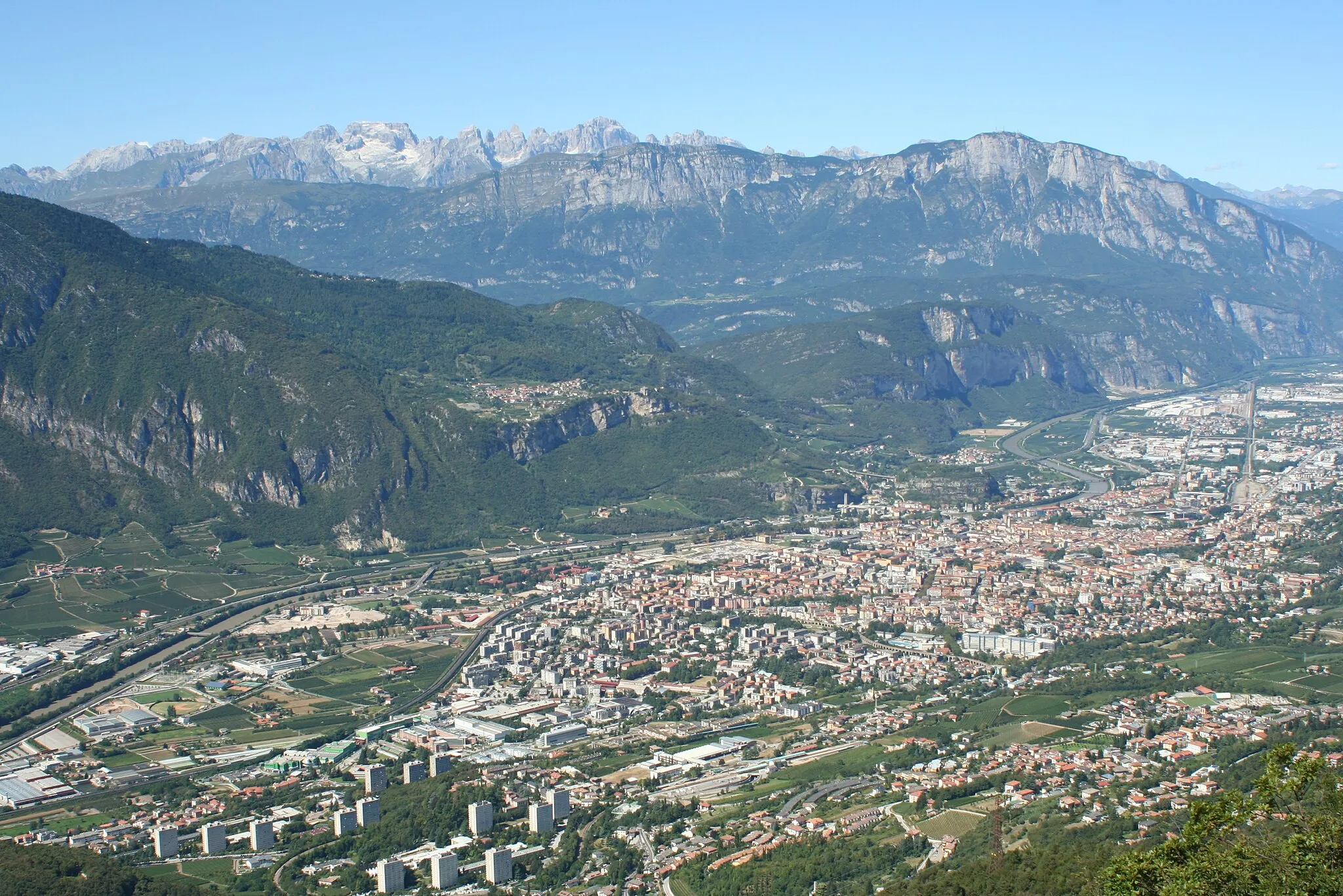 Photo showing: Trento, Paganella and Brenta from Cros di Maranza