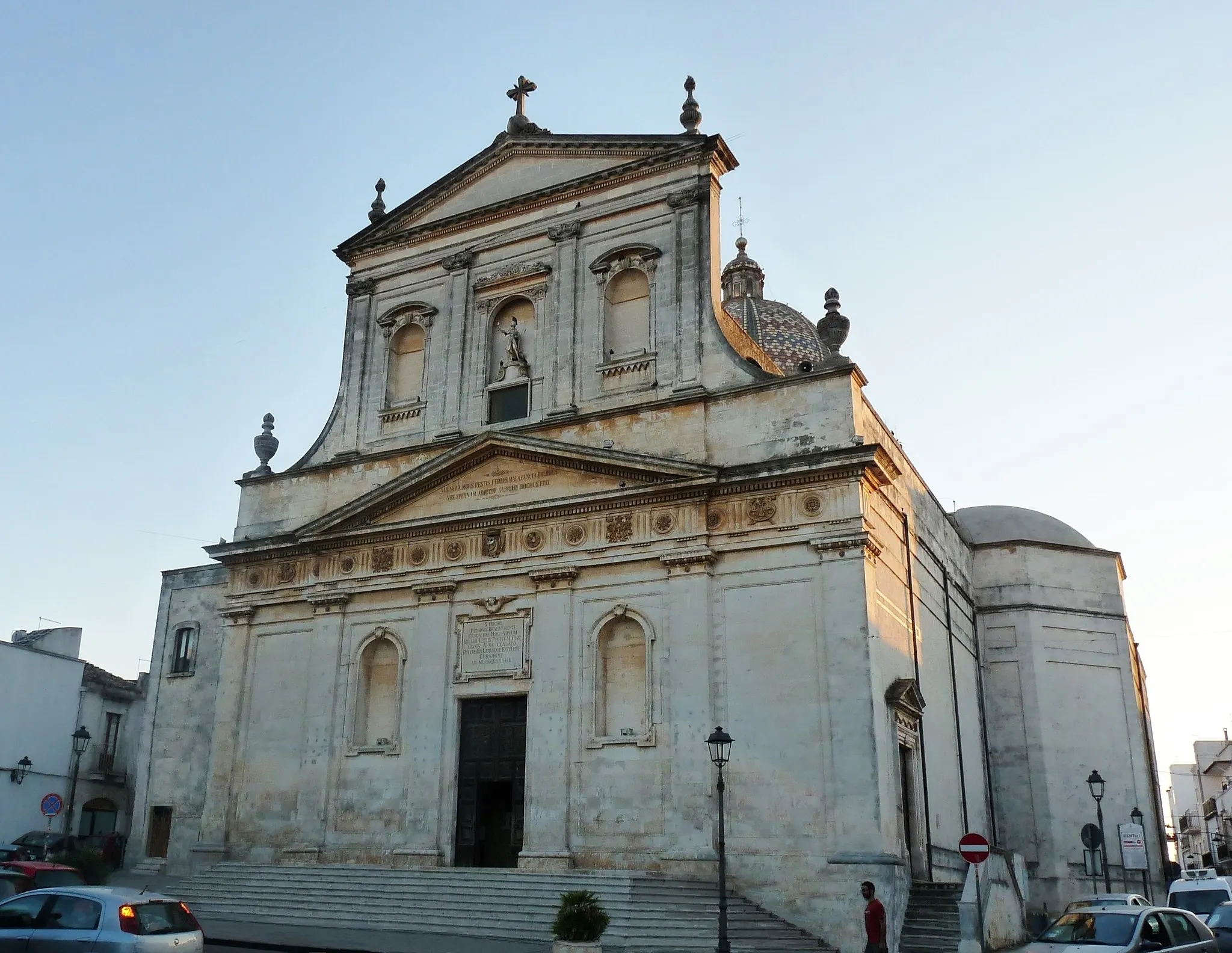 Photo showing: La Chiesa di San Rocco è stata costruita nel corso del XIX secolo su progetto dell'ing. Antonio Guariglia di Lecce dove in precedenza sorgeva una cappella. E' una parrocchia dal 1855.