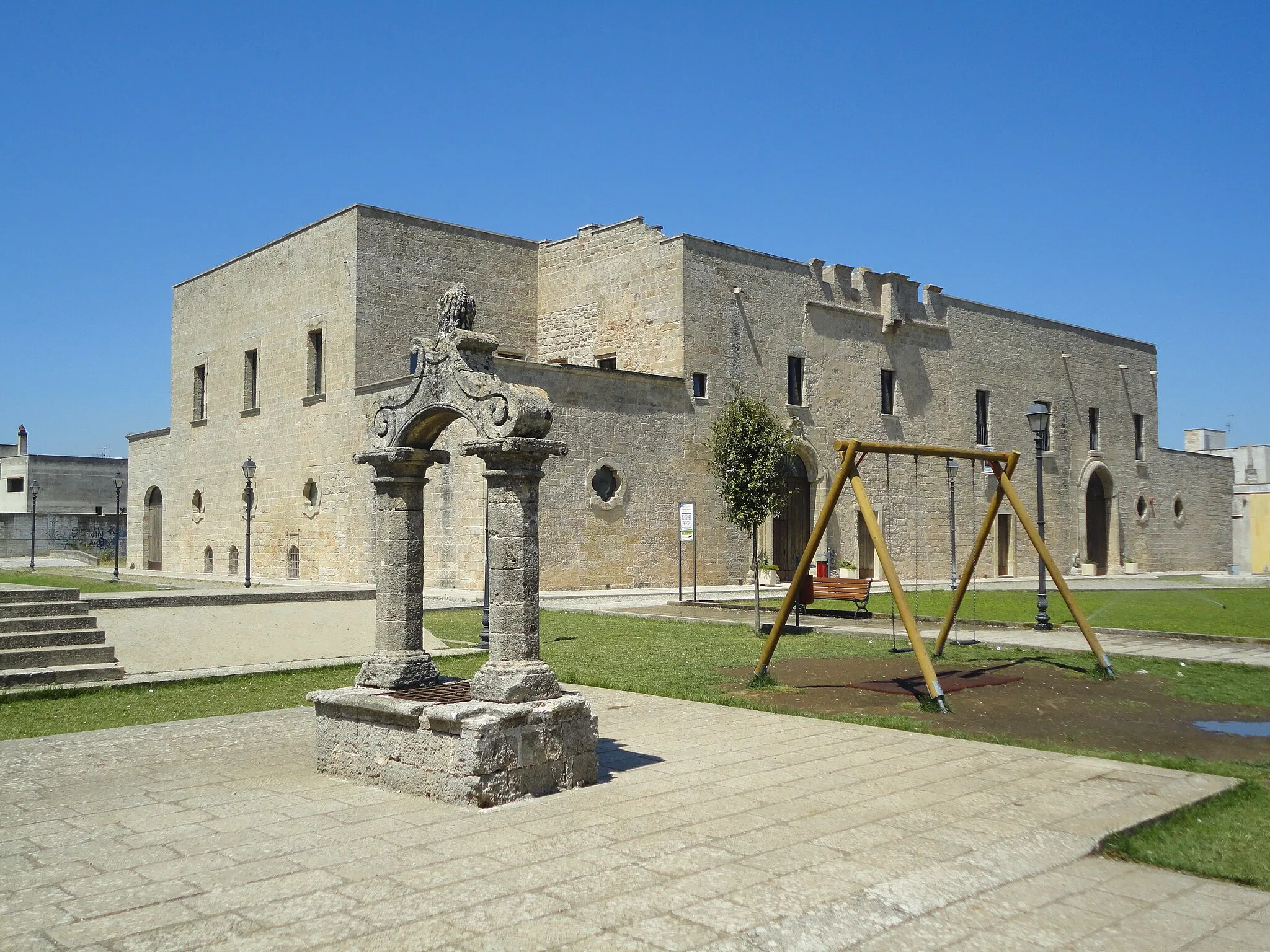 Photo showing: Pozzo e Palazzo Baronale di Collepasso, Lecce