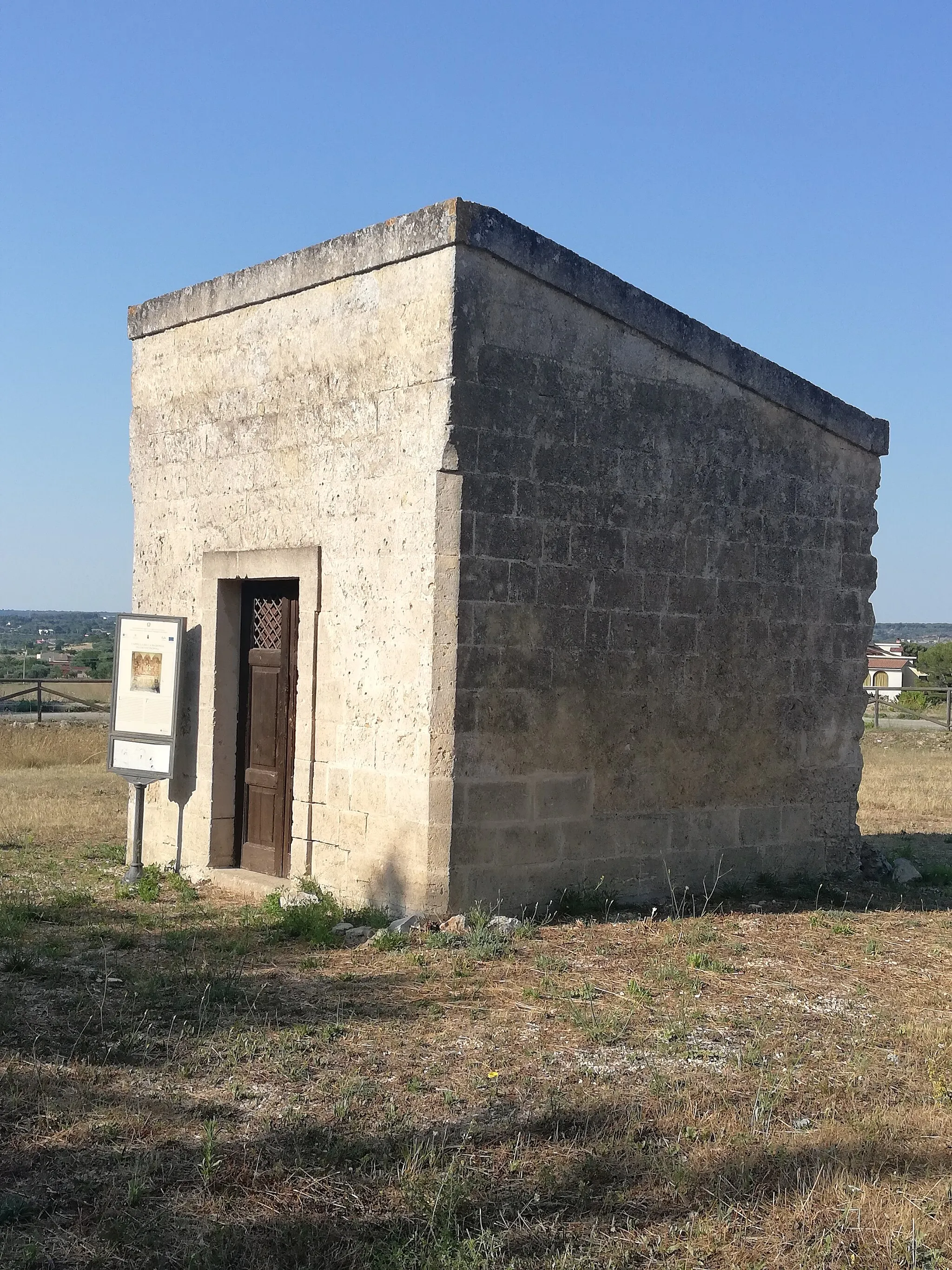 Photo showing: Cappella della Madonna di Costantinopoli di Mottola (TA). Veduta esterna della Cappella della Madonna di Costantinopoli di Mottola (TA).