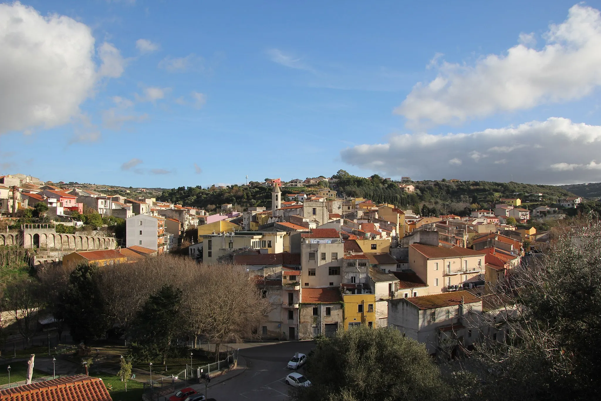 Photo showing: Ossi, panorama