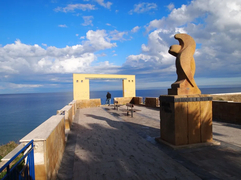 Photo showing: lookout terrace on the sea of ​​Balestrate with sculpture of Francis Giglio