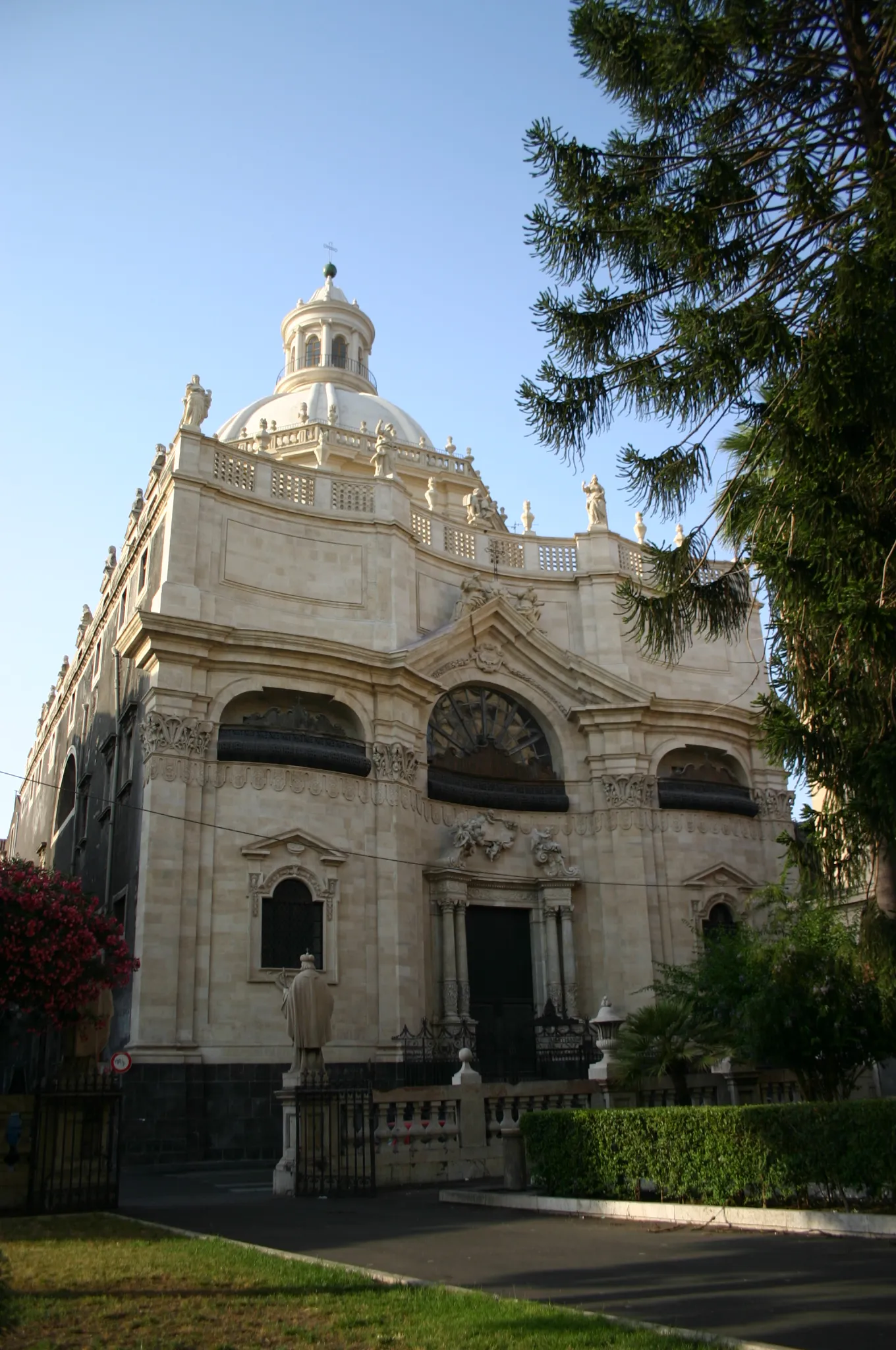 Photo showing: Giovanni Battista Vaccarini (1702-1768), the church of the Badia di Sant'Agata (1767) in Catania, Italy. Picture by Giovanni Dall'Orto, July 4 2008.