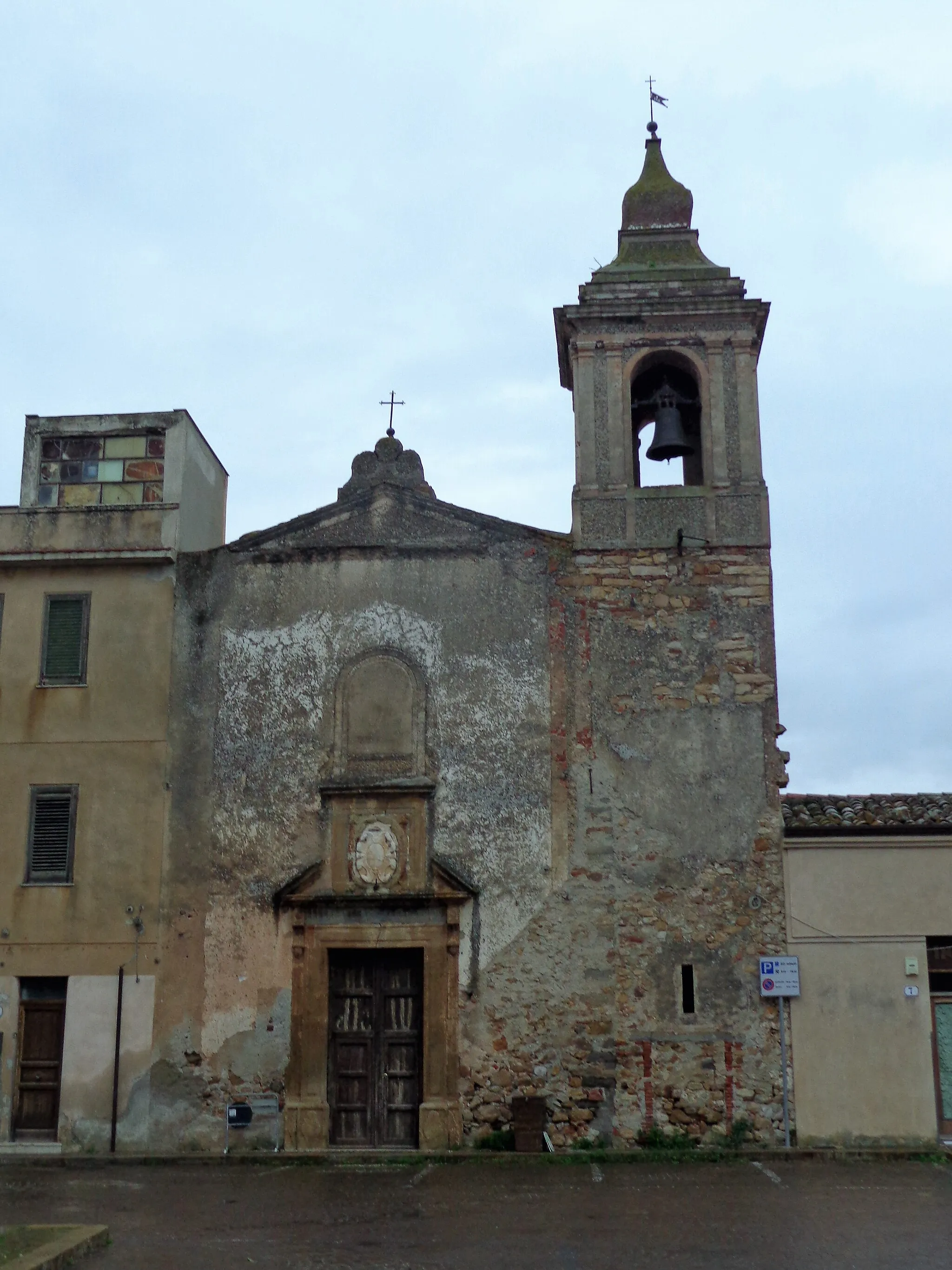 Photo showing: Prospetto della chiesa di Maria Santissima Annunziata vista dalla piazza Castello.
