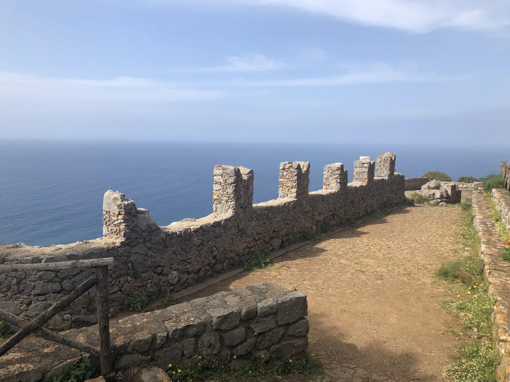 Photo showing: A fortified structure high above Cefalù, Italy.