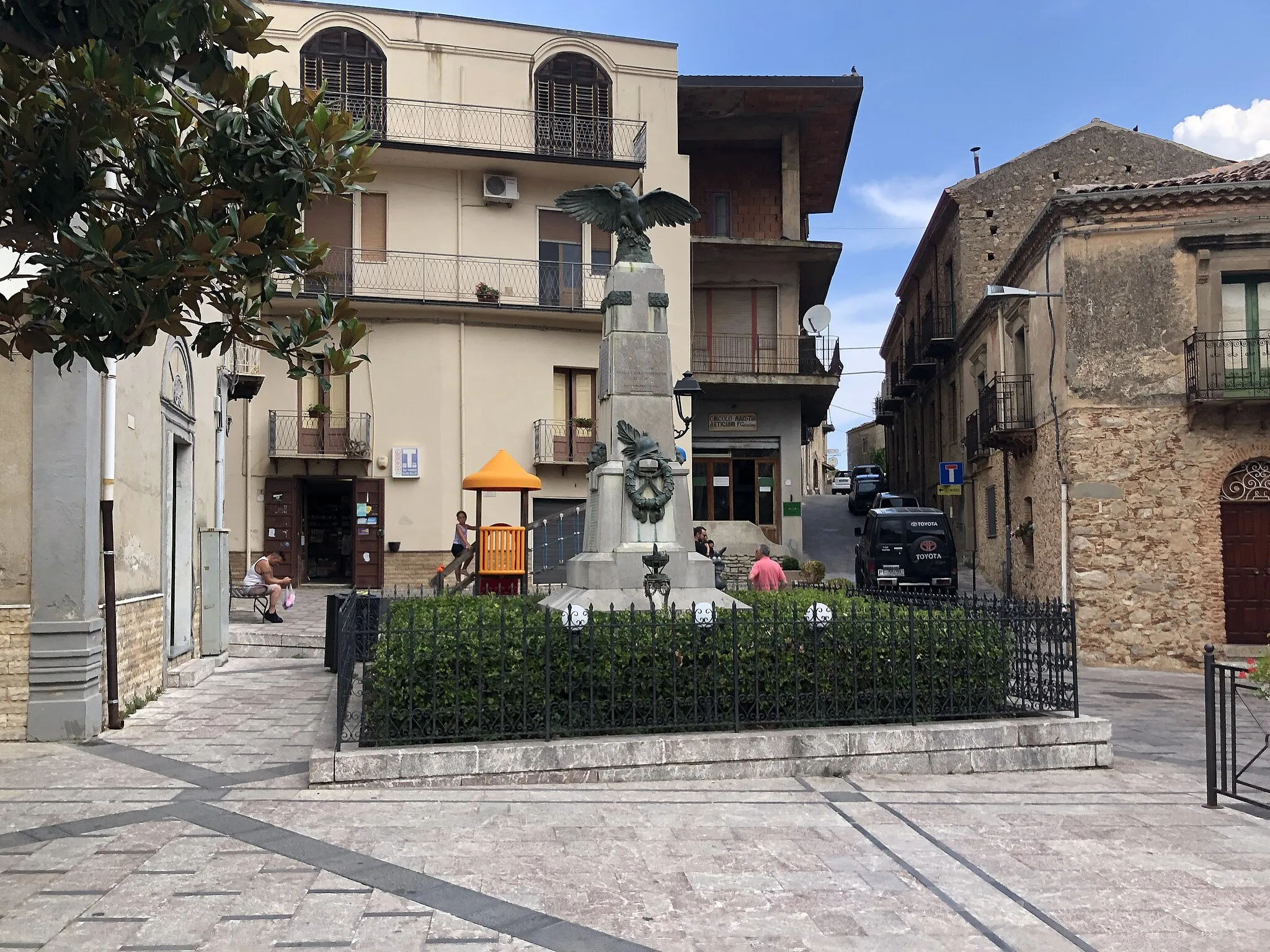 Photo showing: Monumento ai caduti di Galati Mamertino