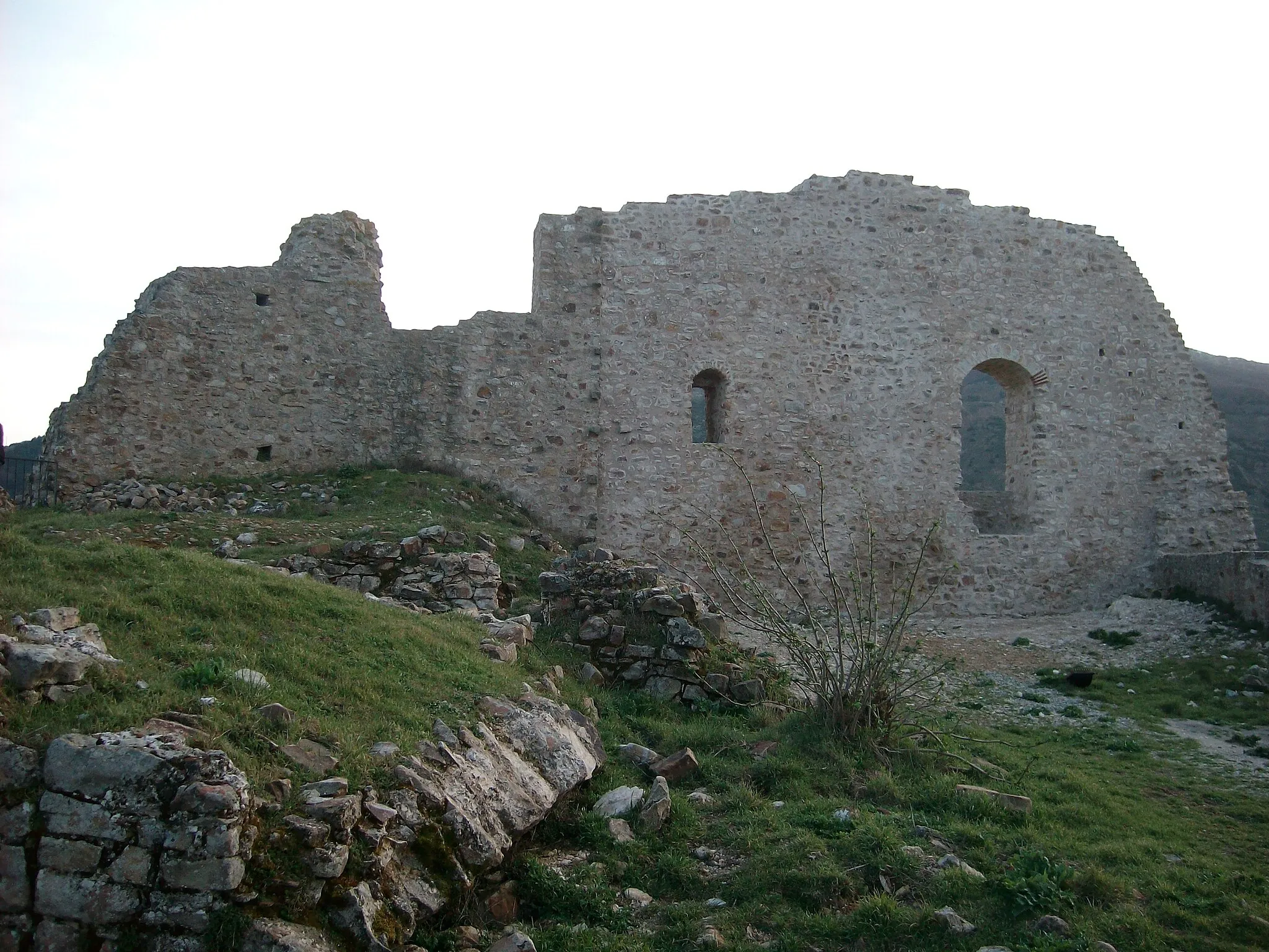 Photo showing: I ruderi del castello dei Ventimiglia, Geraci Siculo (Pa)
