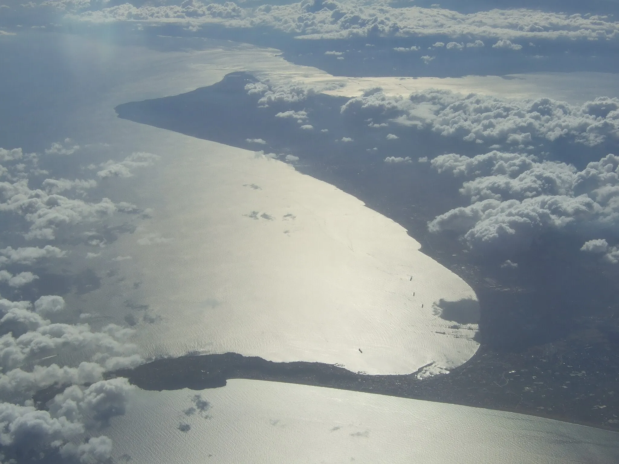 Photo showing: Capo di Milazzo and the Strait of Messina (summer 2010), picture taken from an airplane