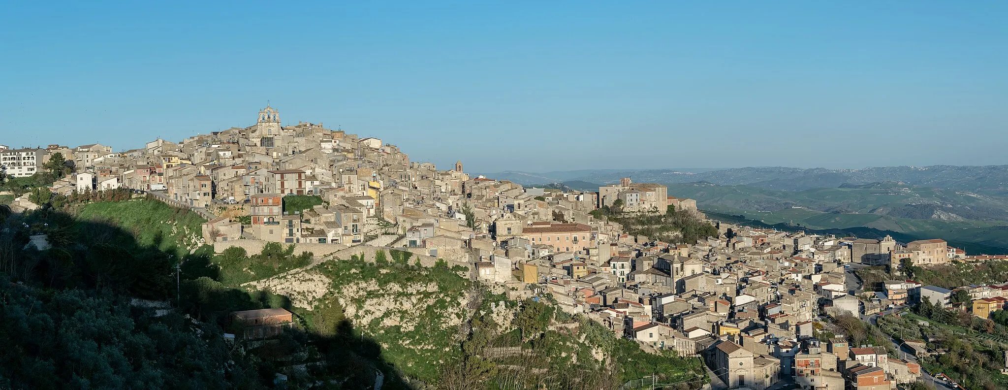 Photo showing: Panorama di Mussomeli visto dalla Madonna del Riparo