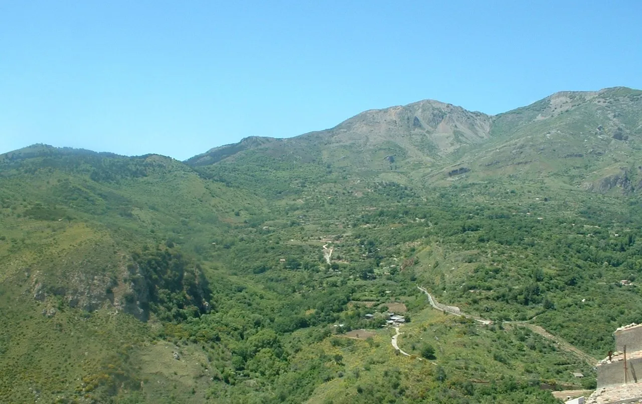 Photo showing: The south side of Madonie, in province of Palermo, Sicily, Italy. View from Petralia Sottana