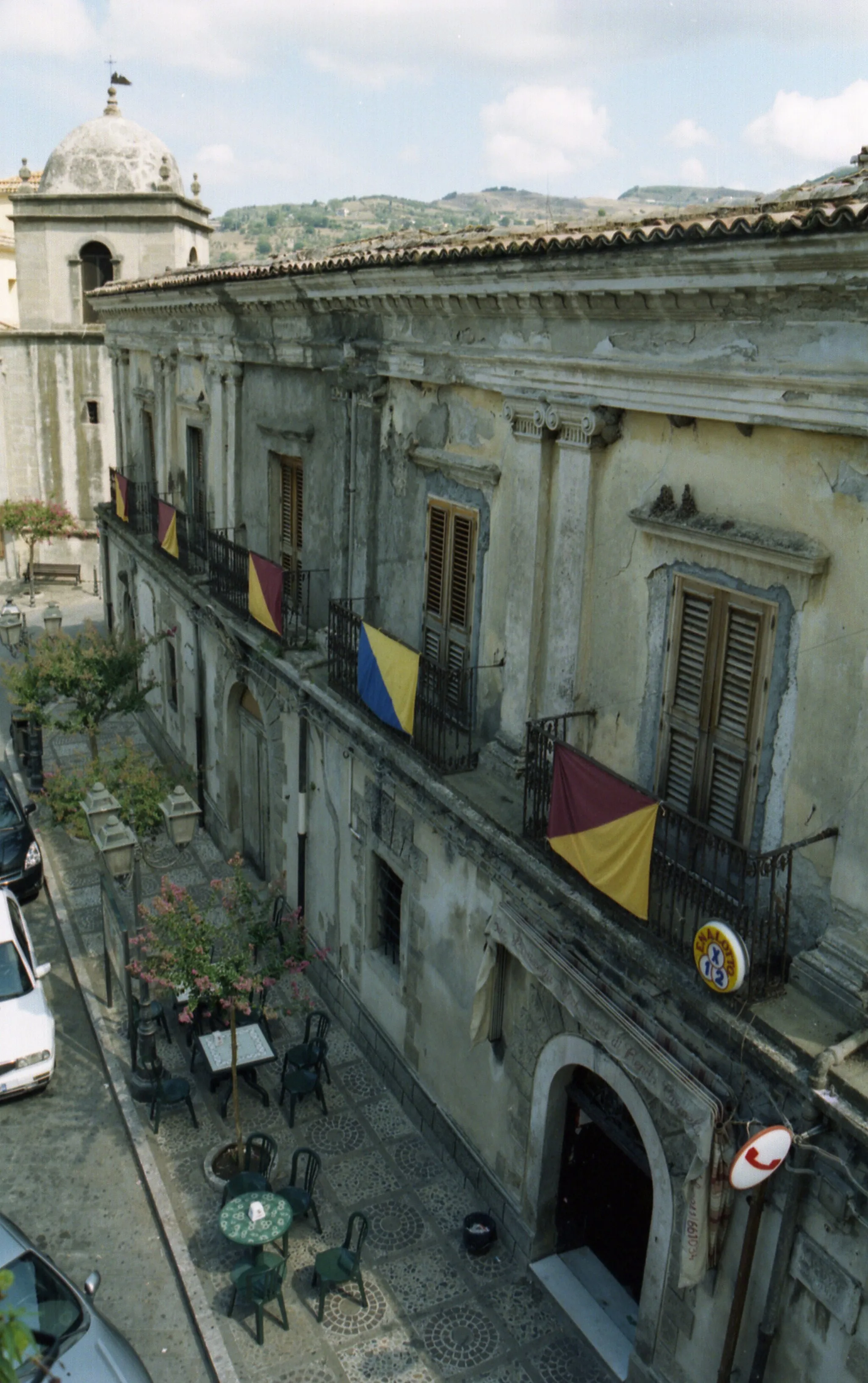 Photo showing: Facciata di Palazzo Orioles (San Piero Patti ME)