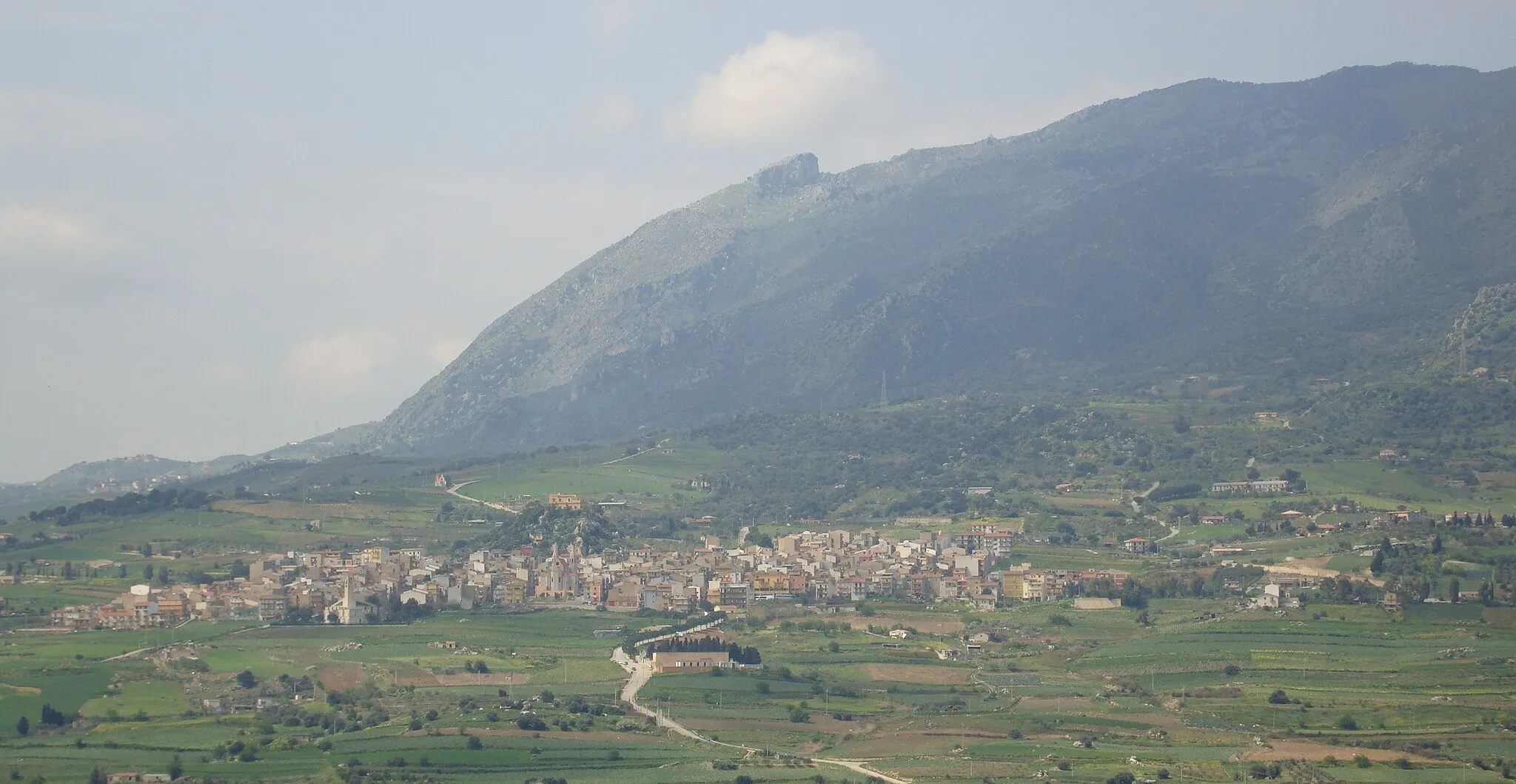 Photo showing: View of Sciara, a little town in Sicily near Palermo.