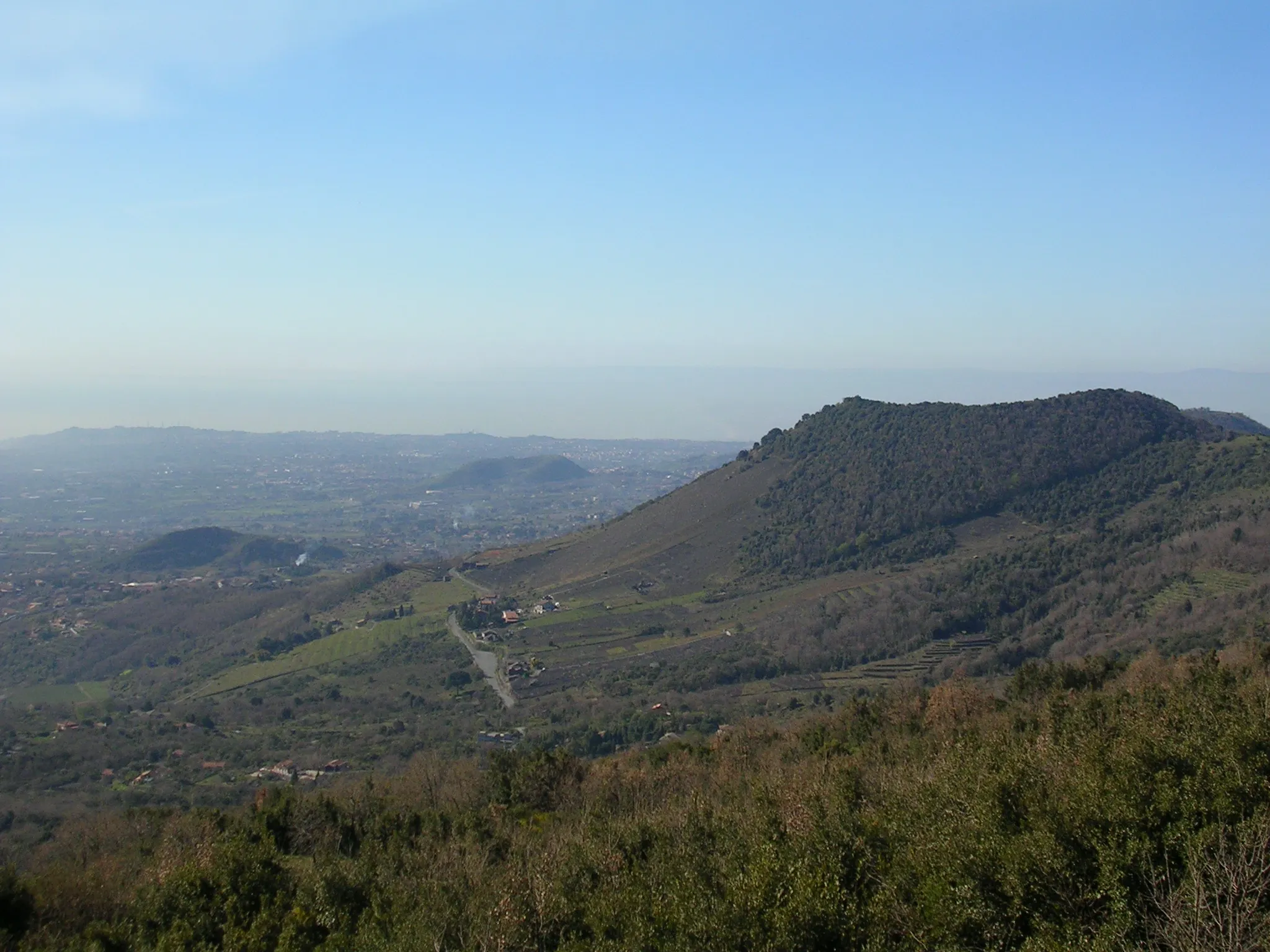 Photo showing: Monte Ilice (Sicily, Italy) seen from the north. On the left background, Monte Rosso and Monte Serra; on the right, a little piece of Monte Gorna.