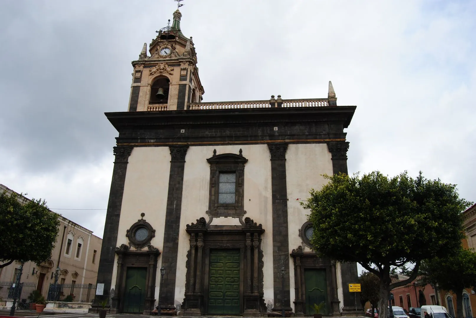 Photo showing: Facciata della chiesa madre