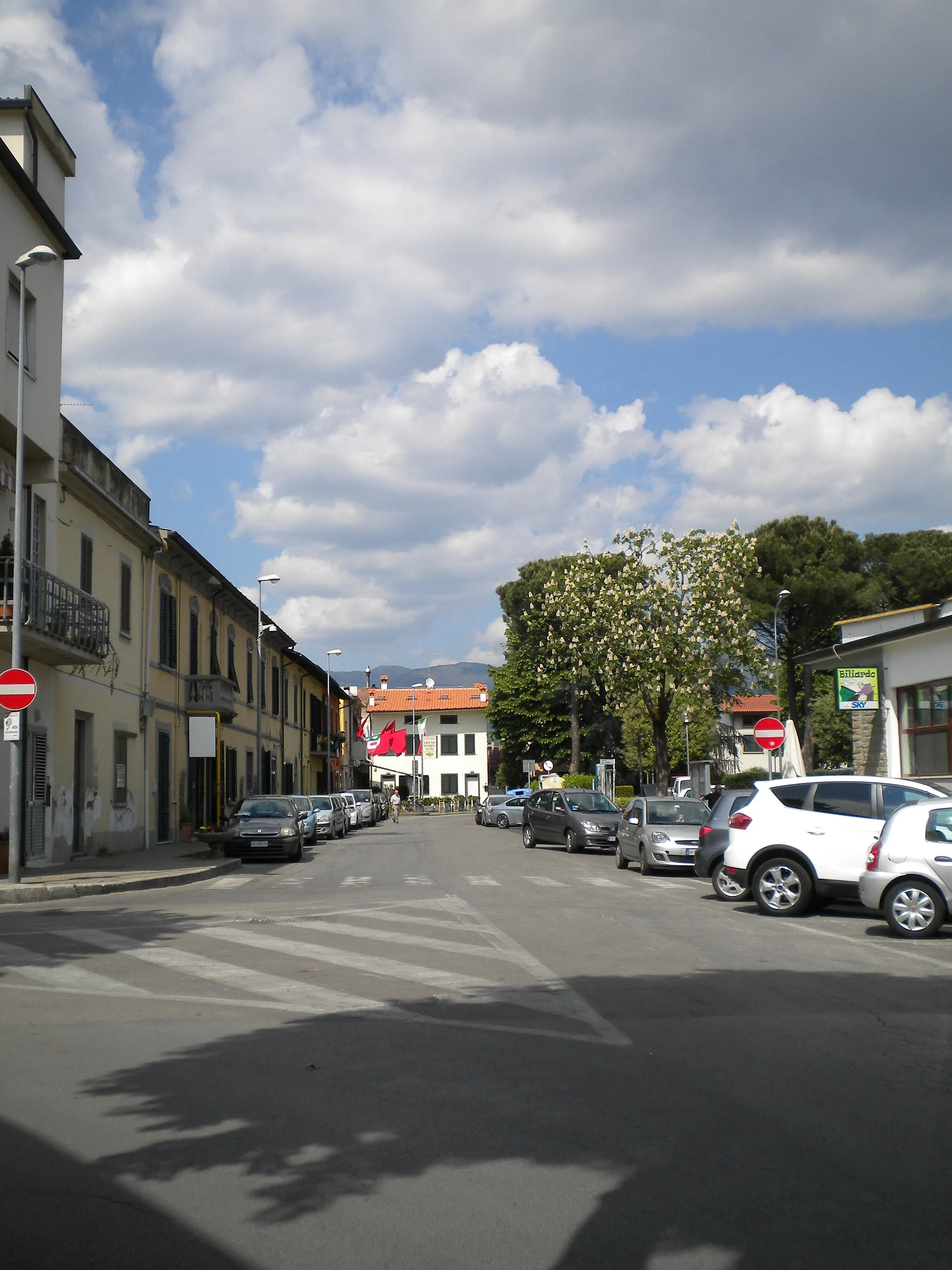 Photo showing: street