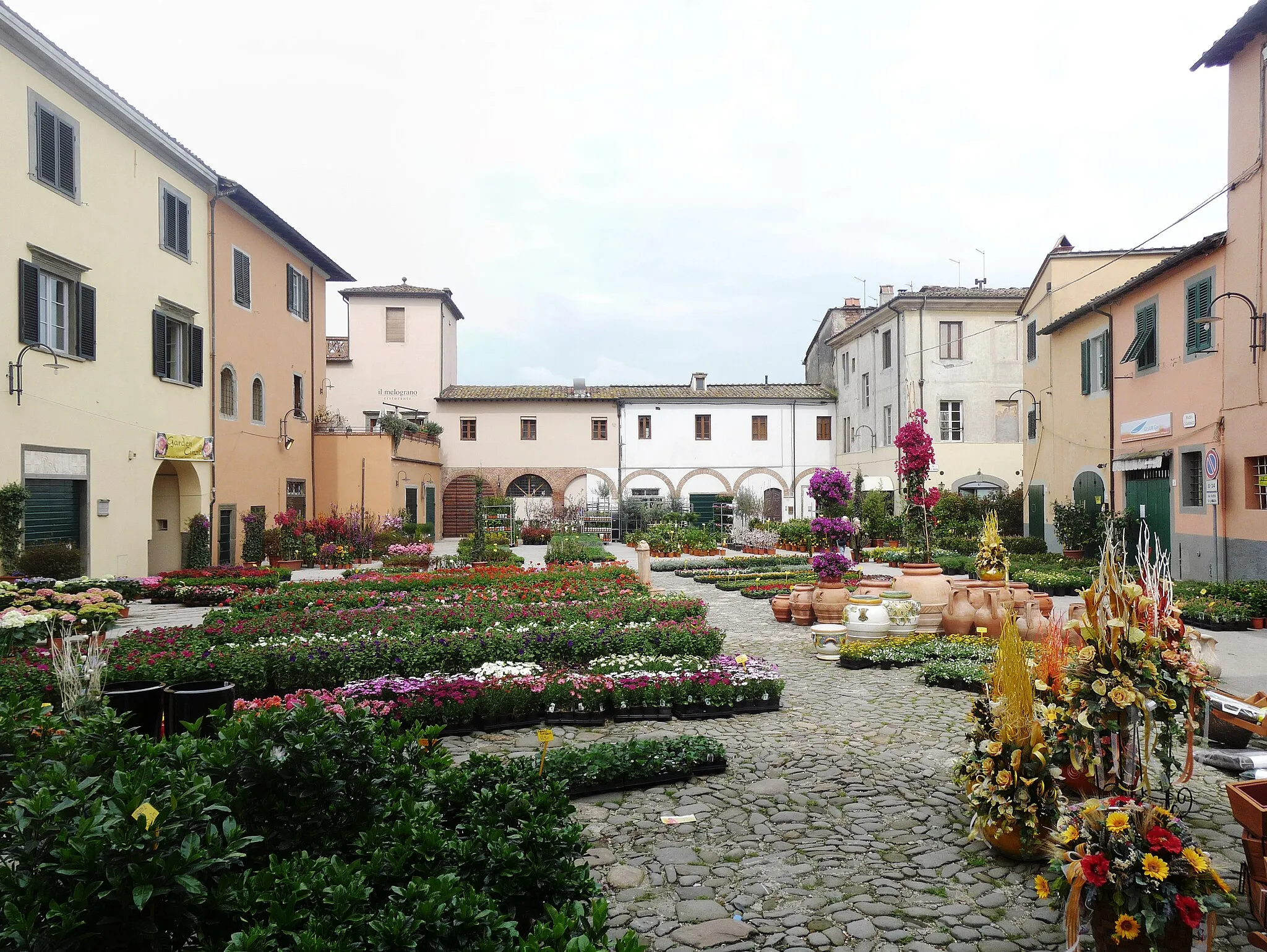 Photo showing: Piazza Garibaldi, Altopascio, Province Lucca, Tuscany, Italy