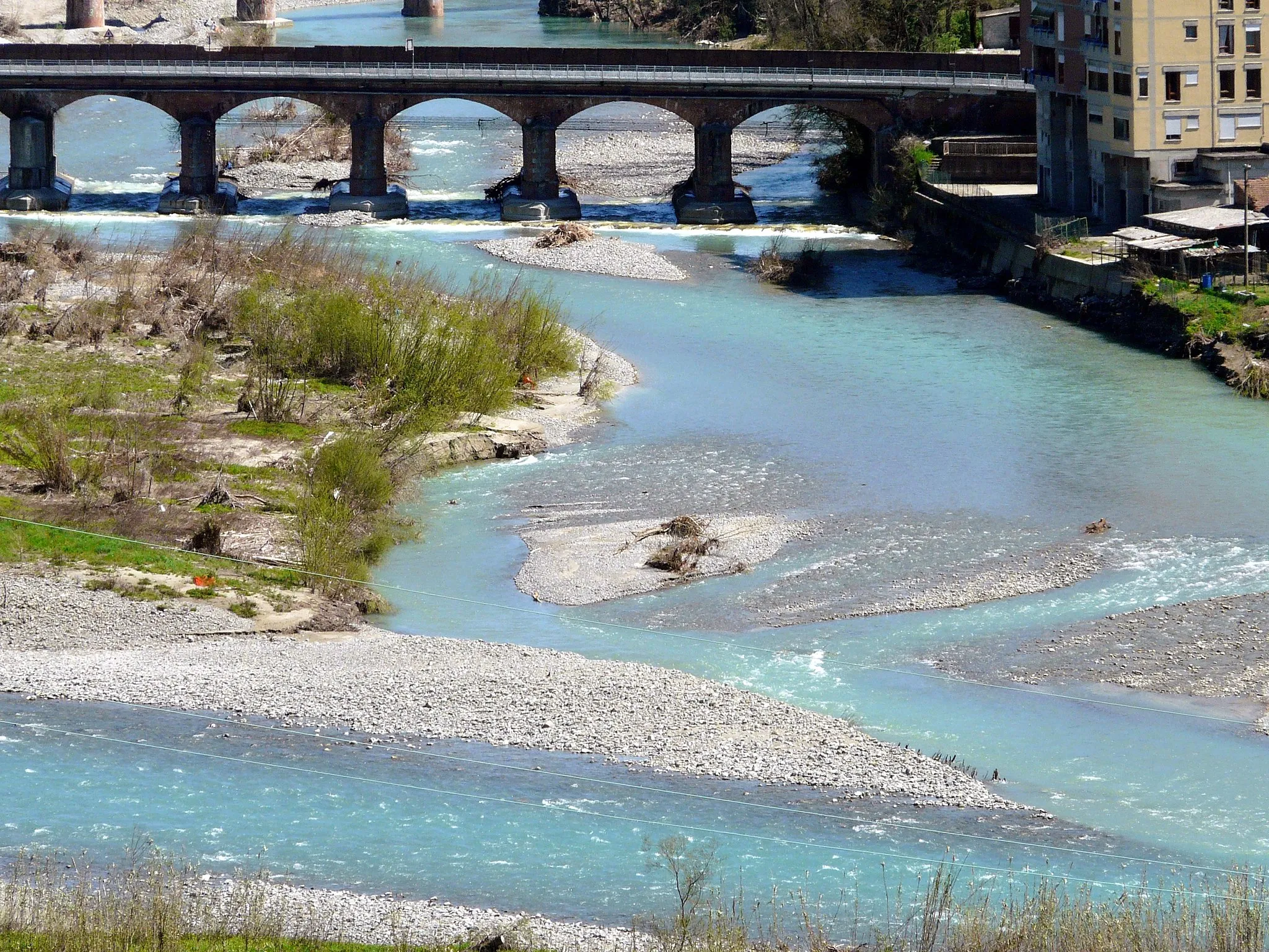 Photo showing: Confluenza del torrente Aulella nel fiume Magra, Aulla, Toscana, Italia