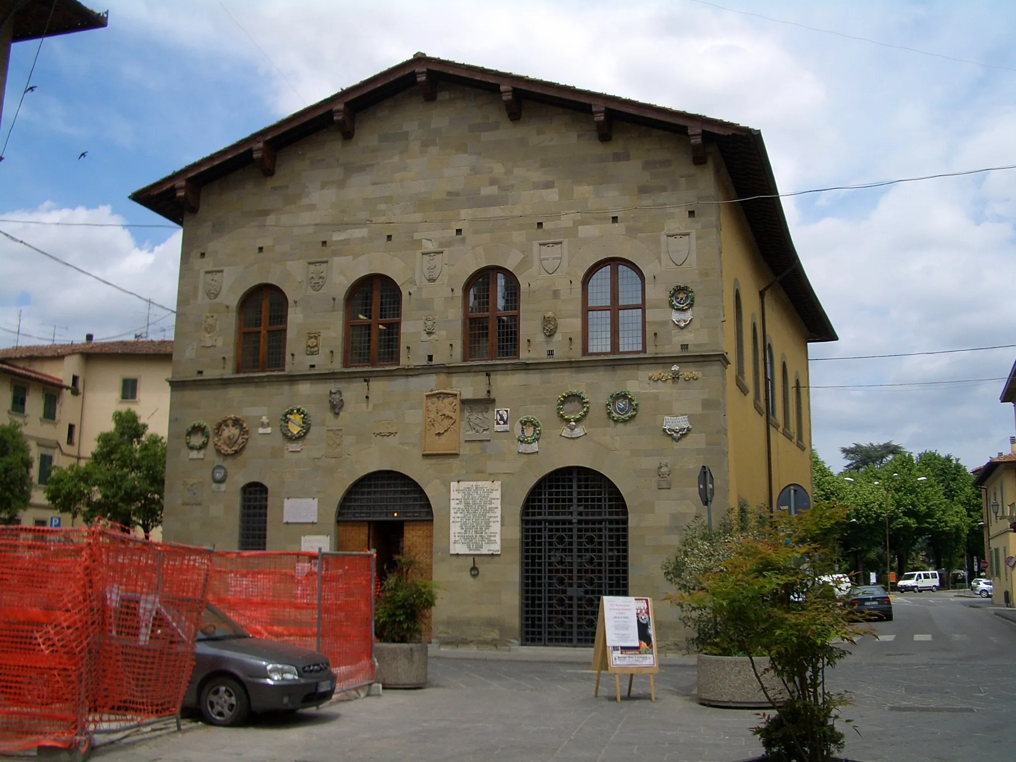 Photo showing: The public library in the town Borgo San Lorenzo, Tuscany