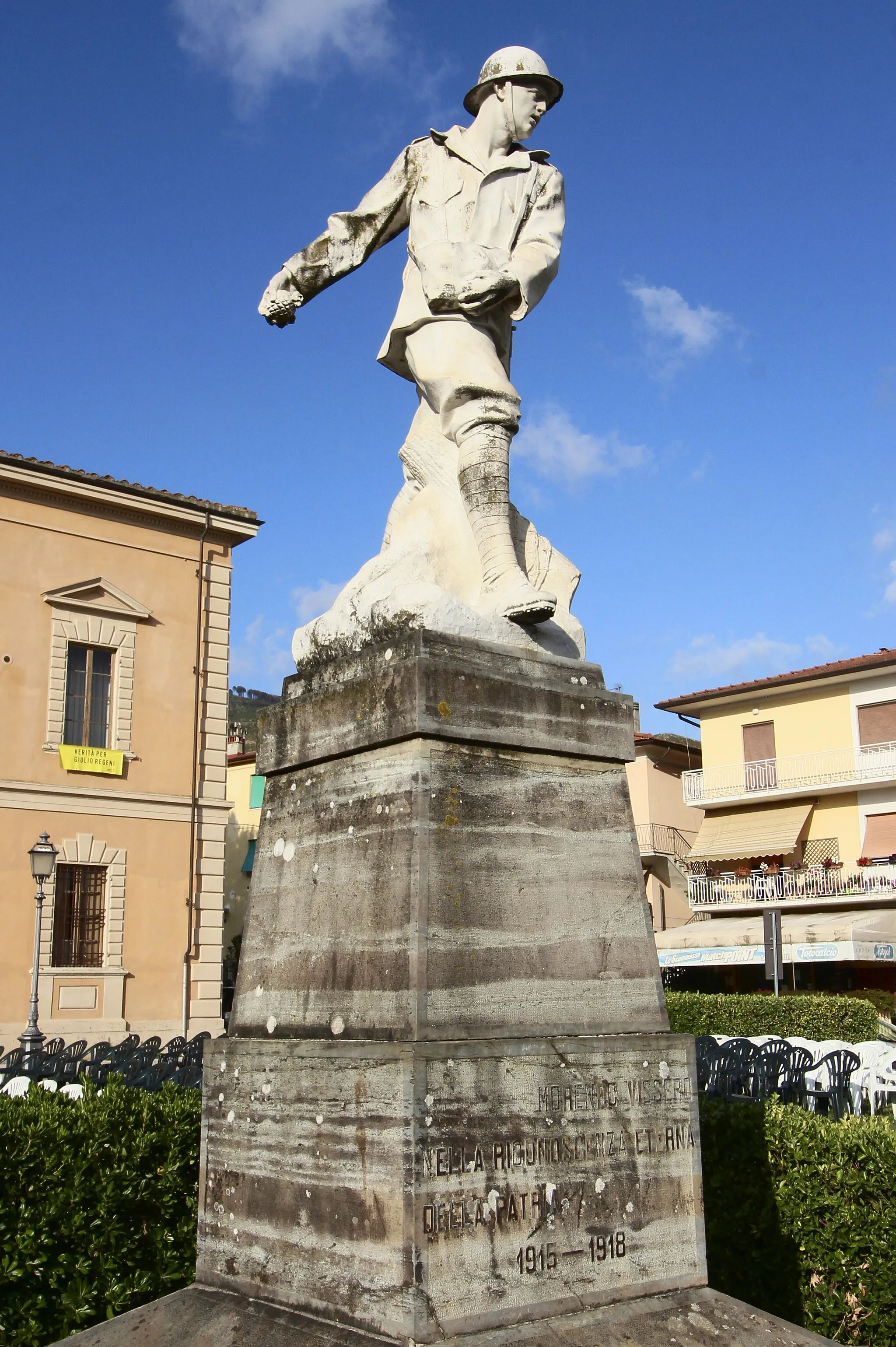 Photo showing: War memorial in Calci, Province of Pisa, Tuscany, Italy