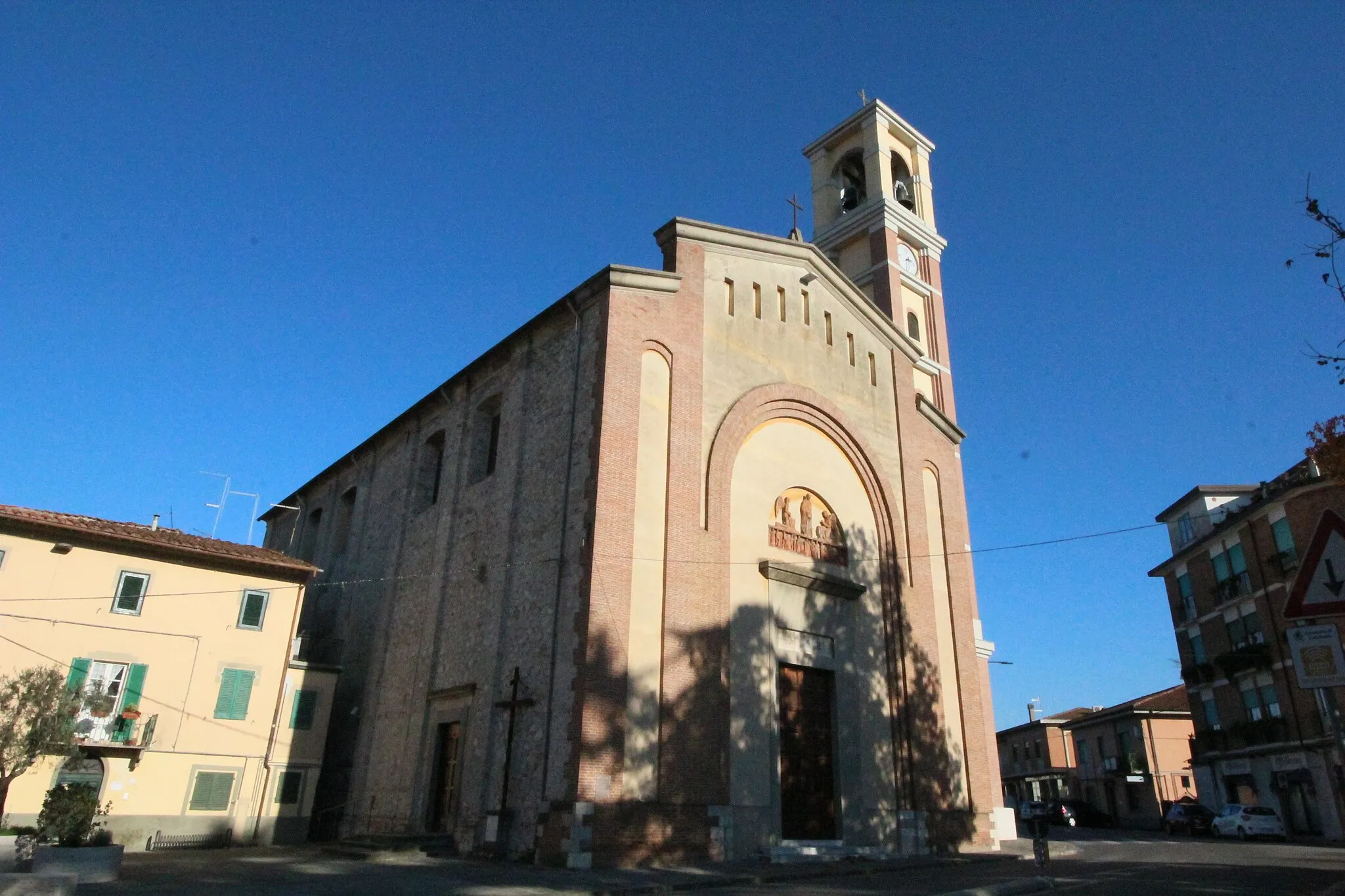 Photo showing: Church San Giovanni Battista, Center of Calcinaia, Province of Pisa, Tuscany, Italy