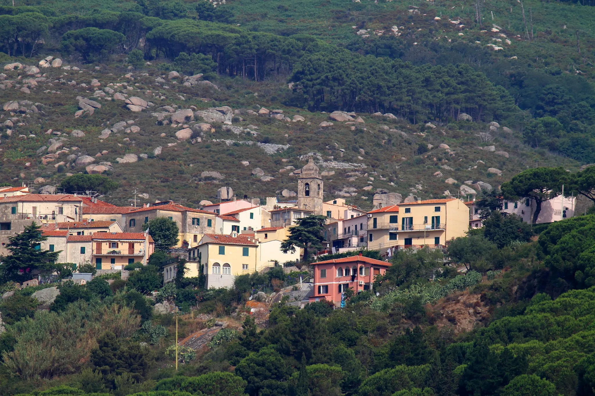 Photo showing: San Piero in Campo, visto da Marina di Campo