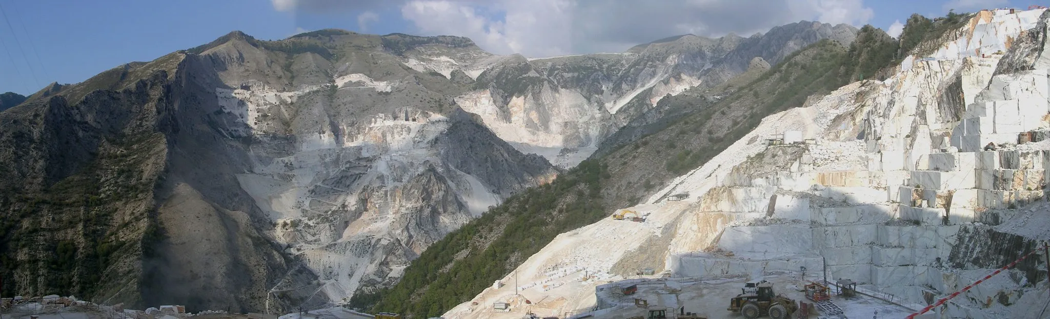 Photo showing: Panoramica delle cave di marmo a Carrara