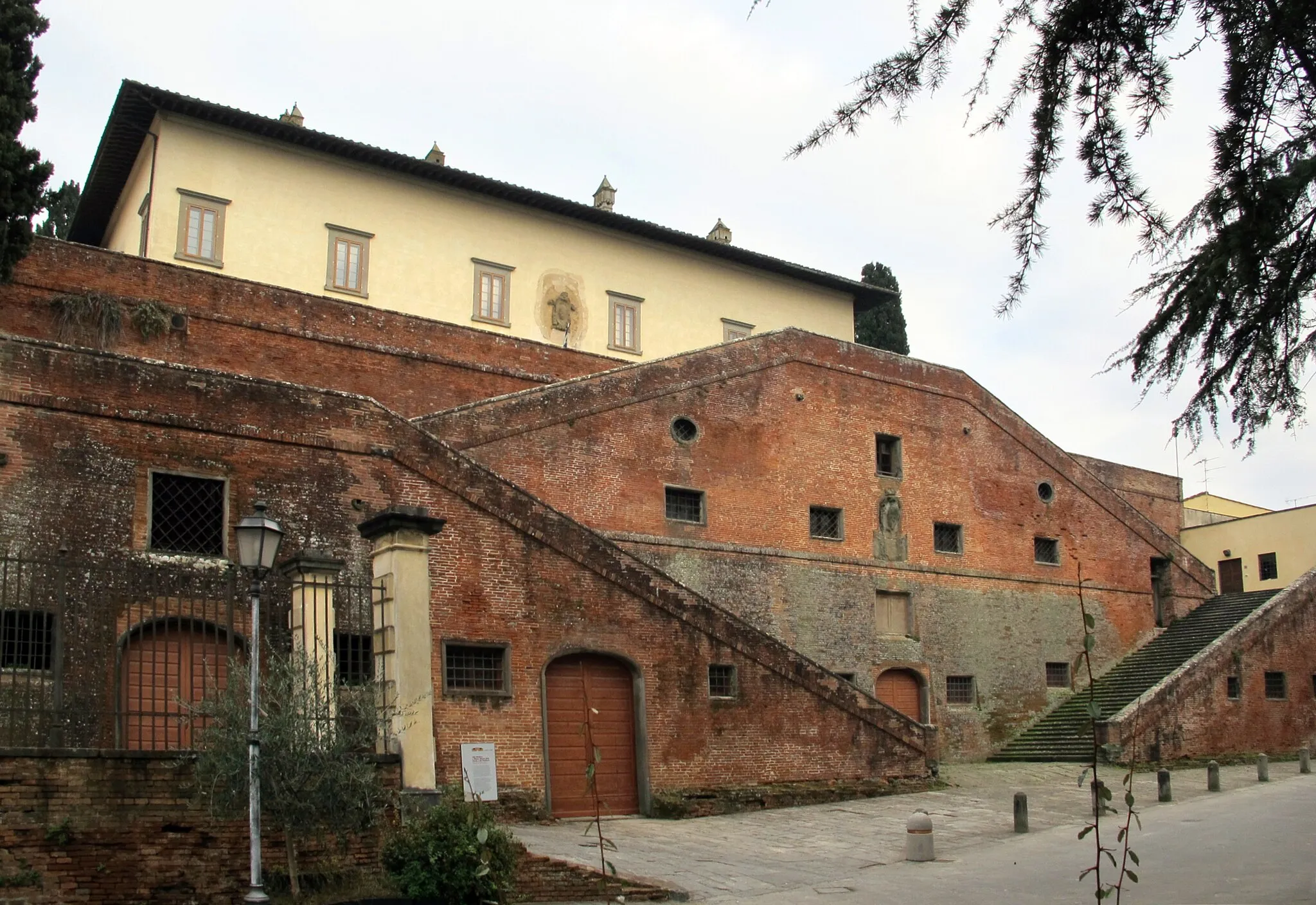 Photo showing: Villa di cerreto guidi, rampe
