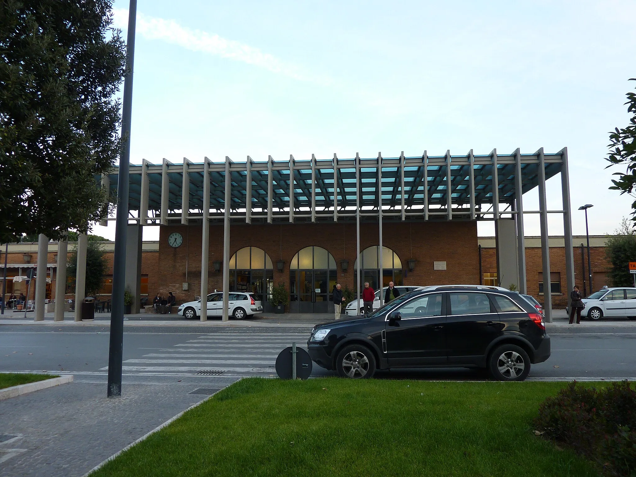 Photo showing: Railway station  Chiusi - Chianciano Terme, street side, in Tuscany, Italy